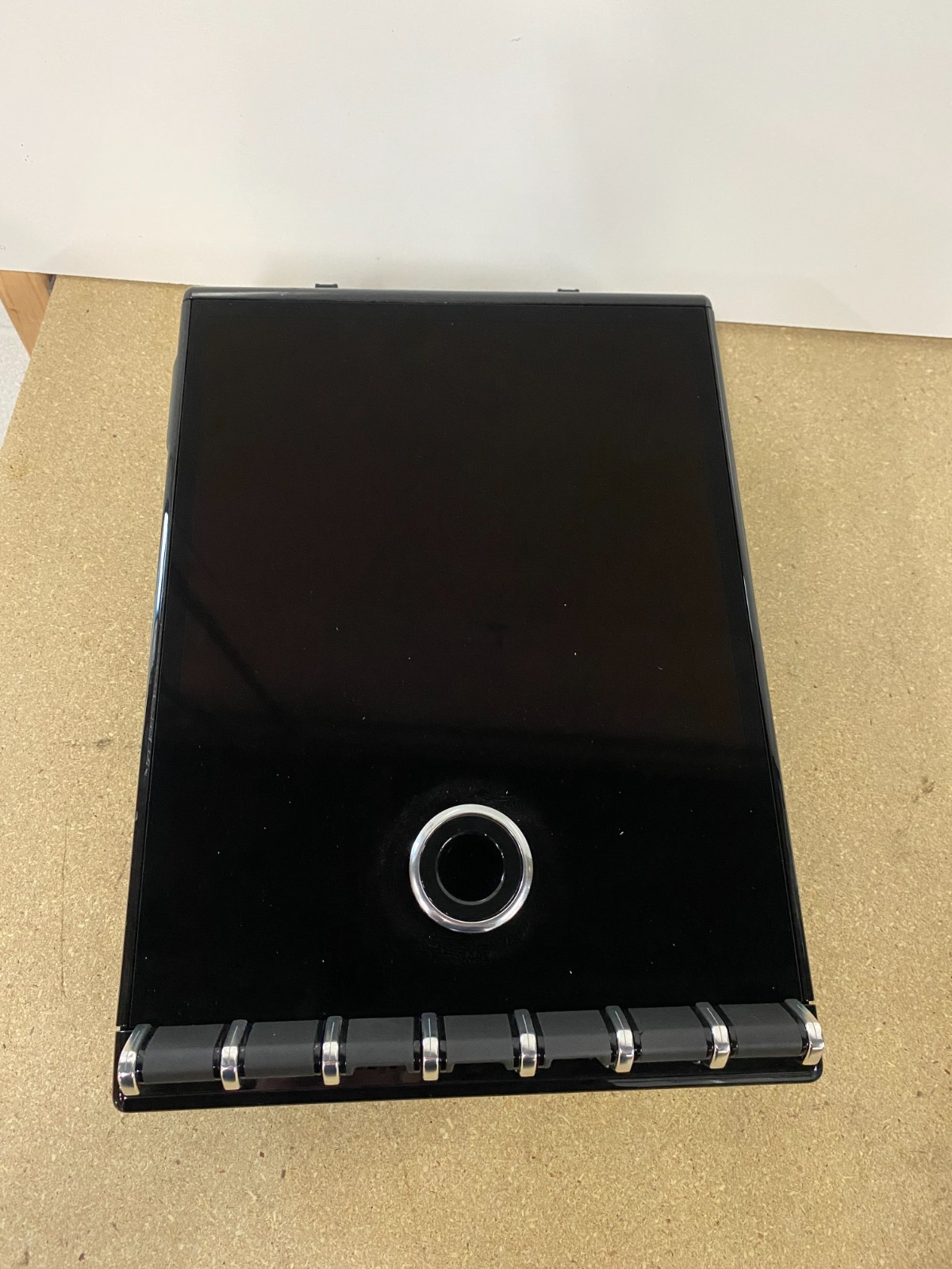 GM OEM 2024 GMC Acadia Media Touchscreen Display Unit Screen 26508731 GM OEM 2024 GMC Acadia Media Touchscreen Display Unit Screen 26508731