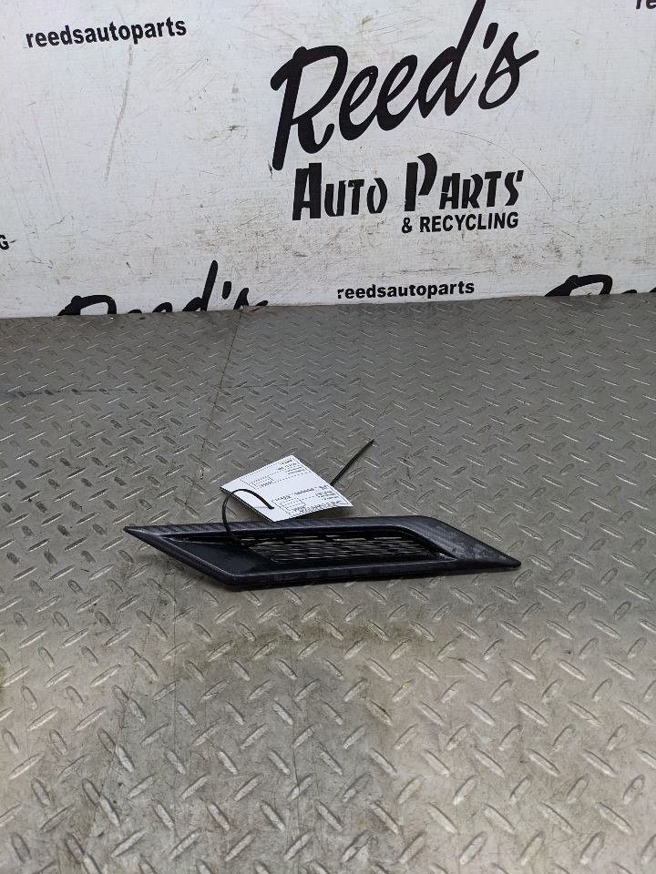 2009-2013 Cadillac CTS V Right Side Fender Chrome Trim Ornament Molding1206918
