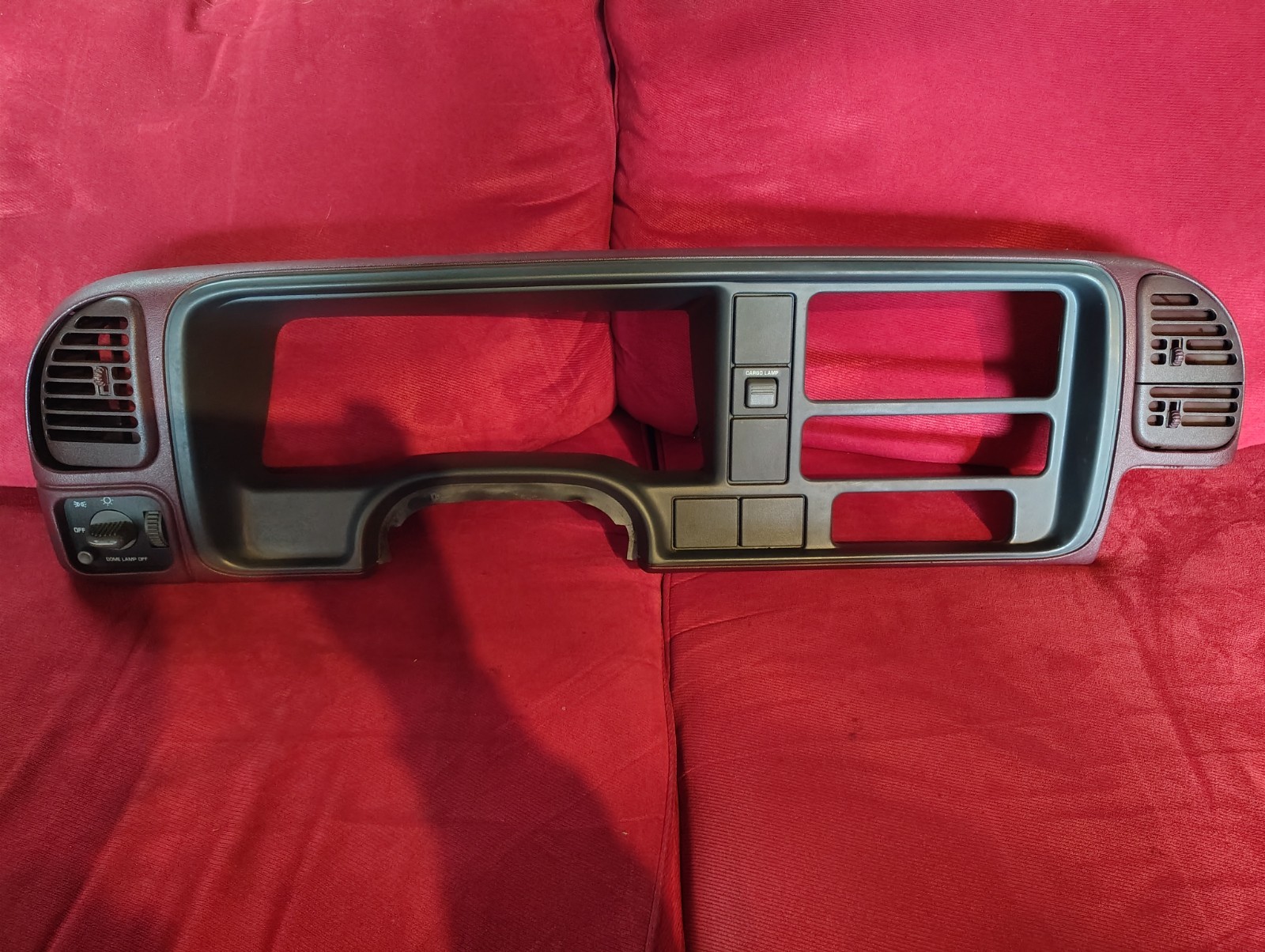 1995-2000 Chevy Silverado GMC C/K Dash Cluster Speedometer Bezel Maroon CLEAN 1995-2000 Chevy Silverado GMC C/K Dash Cluster Speedometer Bezel Maroon CLEAN
