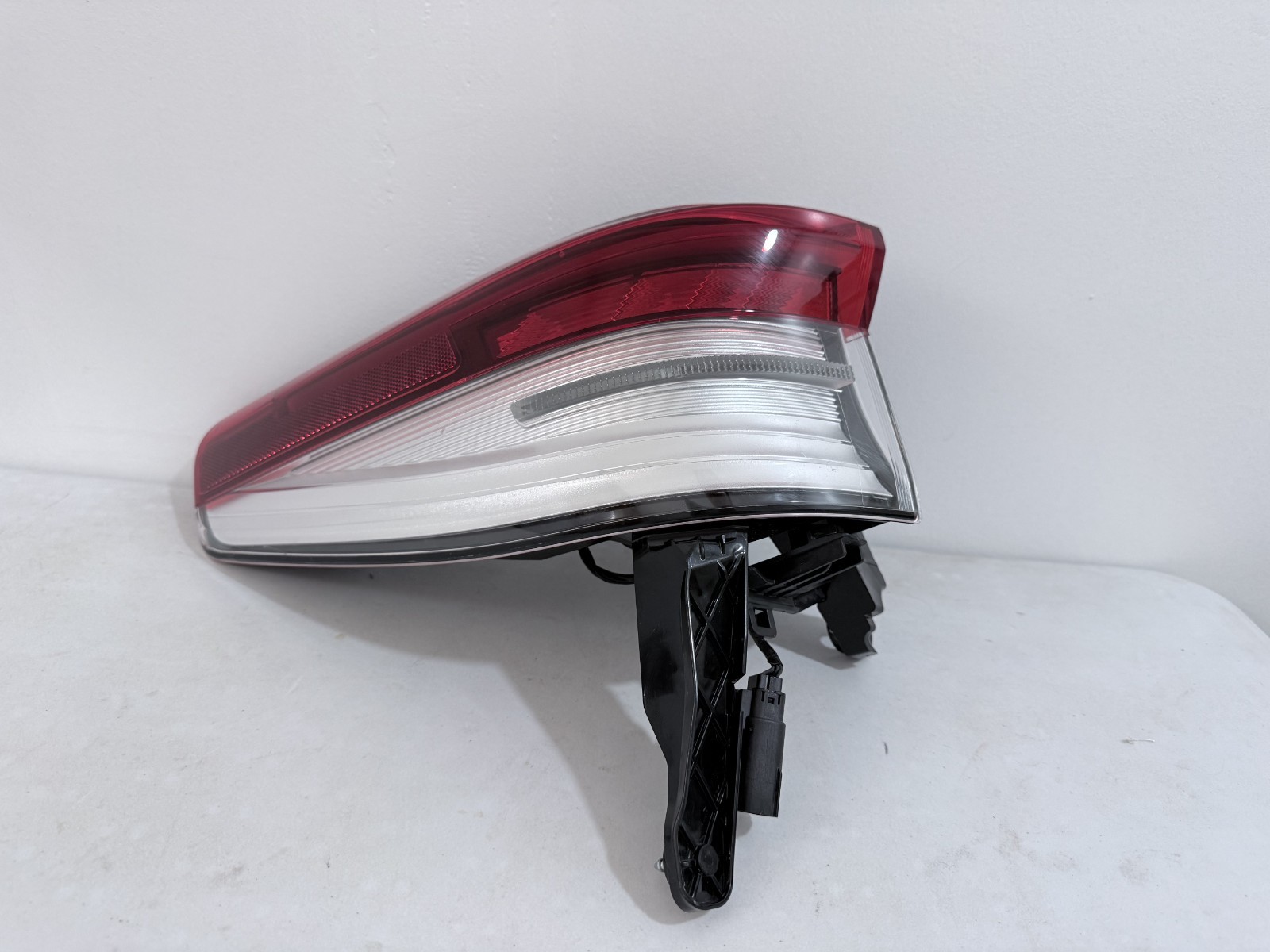 Lincoln Navigator 2022 2023 2024 OEM LEFT DRIVER Side Taillight NL7B-13405AL Lincoln Navigator 2022 2023 2024 OEM LEFT DRIVER Side Taillight NL7B-13405AL