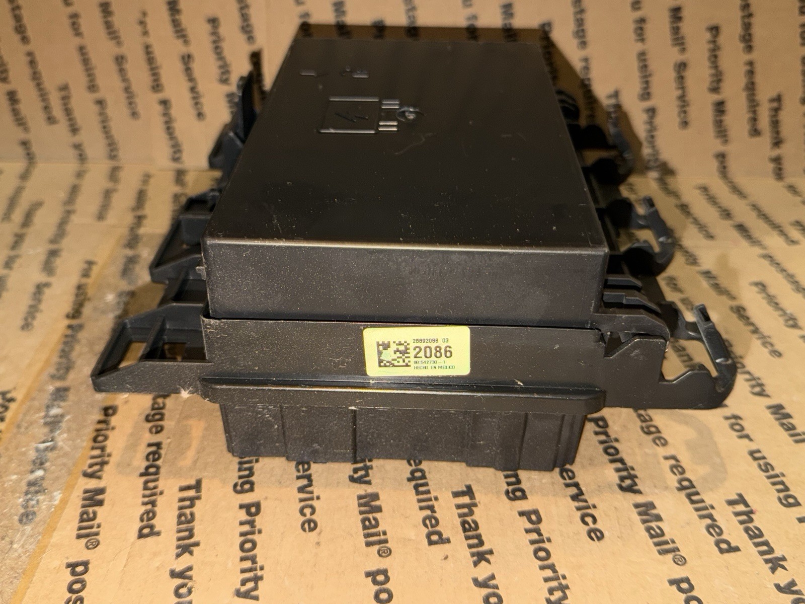 25892086  2009 Saturn Aura NO Sunroof OEM Interior Cabin Fuse Box Block