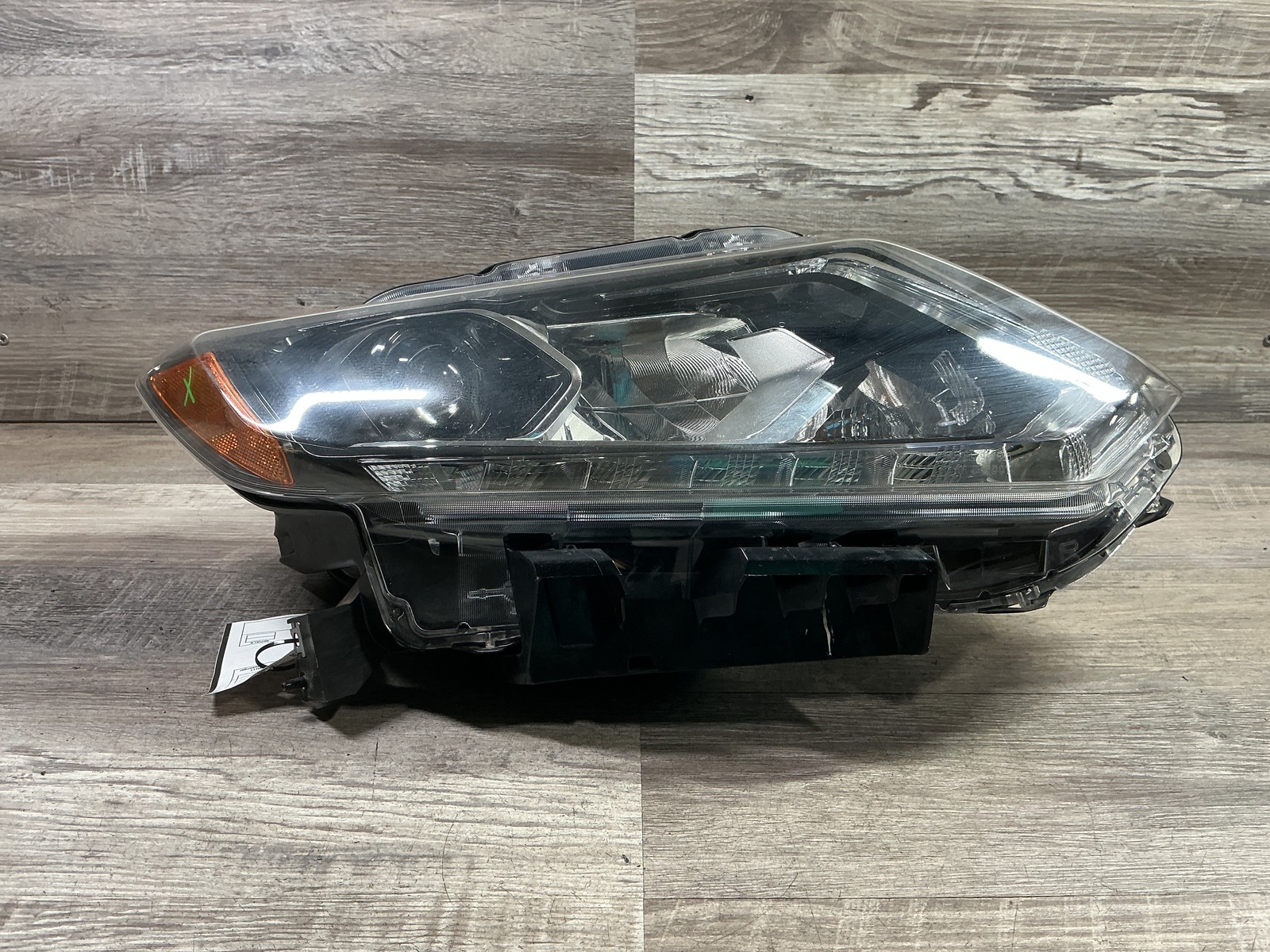 USED - 2014-2016 Nissan Rogue R Headlamp LED - OEM USED - 2014-2016 Nissan Rogue R Headlamp LED - OEM