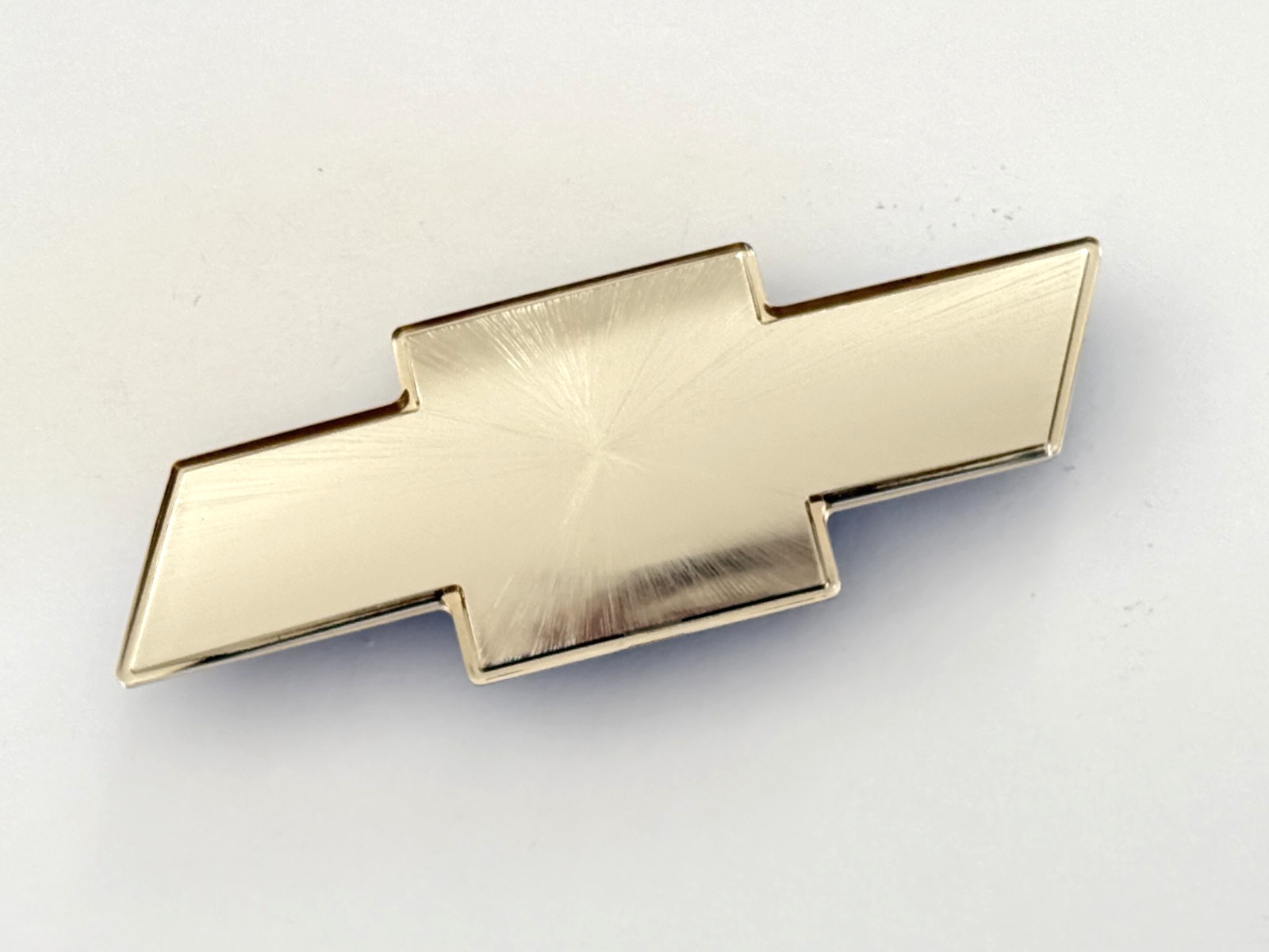 OEM NEW Front Grille Bowtie Emblem Badge Gold 99-06 Chevrolet 12335633 OEM NEW Front Grille Bowtie Emblem Badge Gold 99-06 Chevrolet 12335633