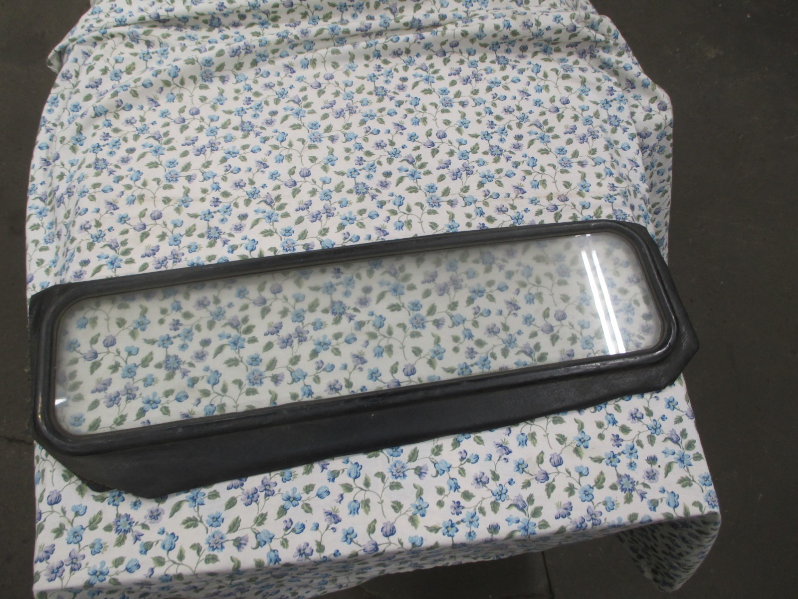 READ DESCRIPTION Rear convertible window frame. Roadster, Turing car, coupe READ DESCRIPTION Rear convertible window frame. Roadster, Turing car, coupe