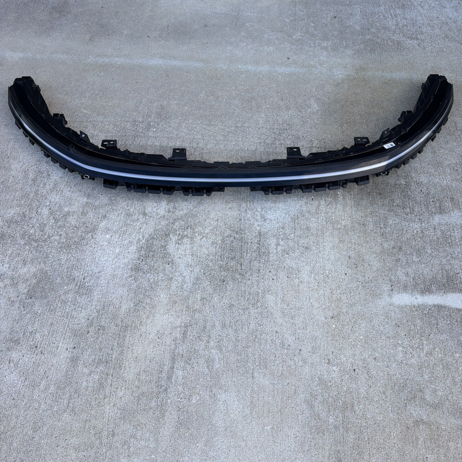 2024-25 Hyundai Sonata OEM Front Center Light Bar 92209-L1550 VERY NICE 2024-25 Hyundai Sonata OEM Front Center Light Bar 92209-L1550 VERY NICE
