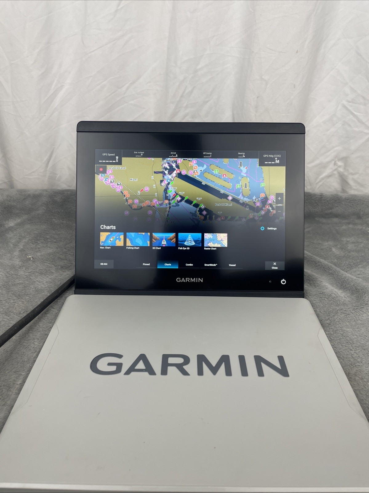 Garmin GPSMAP 8610xsv Combo GPS/Fishfinder MFD Display With Suncover Great Garmin GPSMAP 8610xsv Combo GPS/Fishfinder MFD Display With Suncover Great
