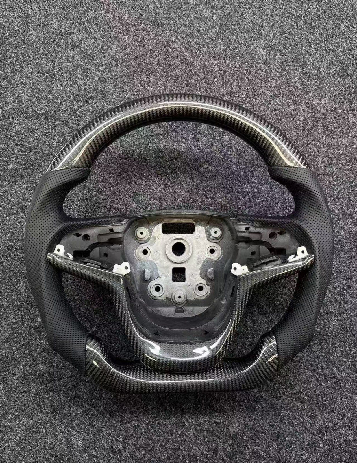 PUREYEMAN Carbon Fiber Steering Wheel For Chevrolet SS Holden VF VE 2014-2017