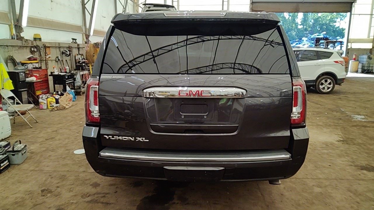 (LOCAL PICKUP ONLY) Rear Bumper With Chrome Step Pad Denali Fits 15-16 YUKON XL 