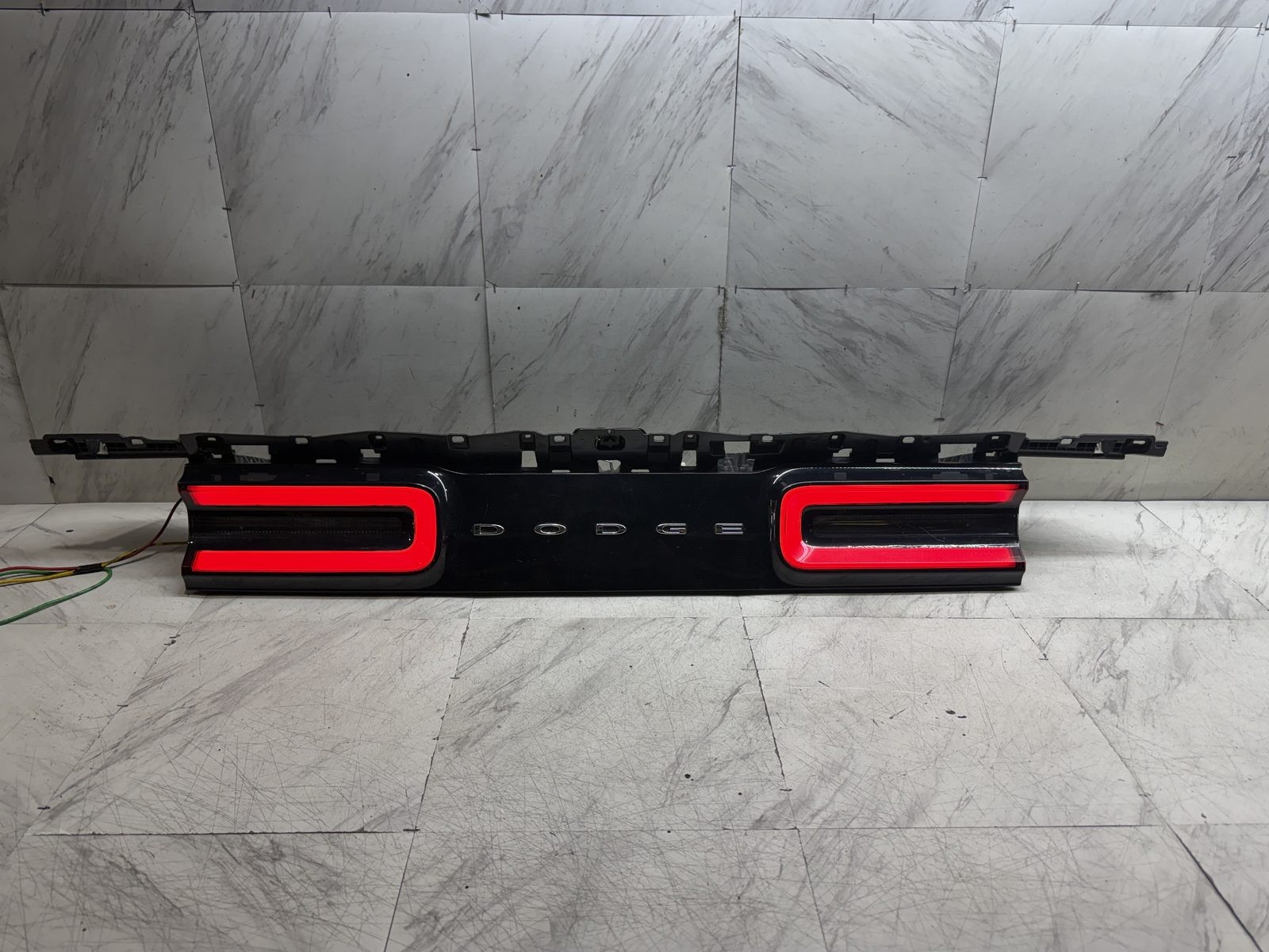 2015 2023 DODGE CHALLENGER TAIL LIGHT OEM CENTER LED TAIL LAMP 68419751AA