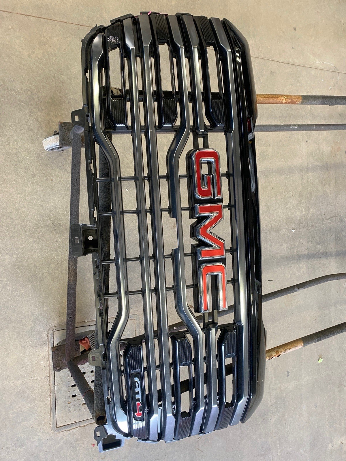 2022-2025 GMC SIERRA 1500 AT4 GRILLE OEM FRONT Center GRILL 84878064 2022-2025 GMC SIERRA 1500 AT4 GRILLE OEM FRONT Center GRILL 84878064