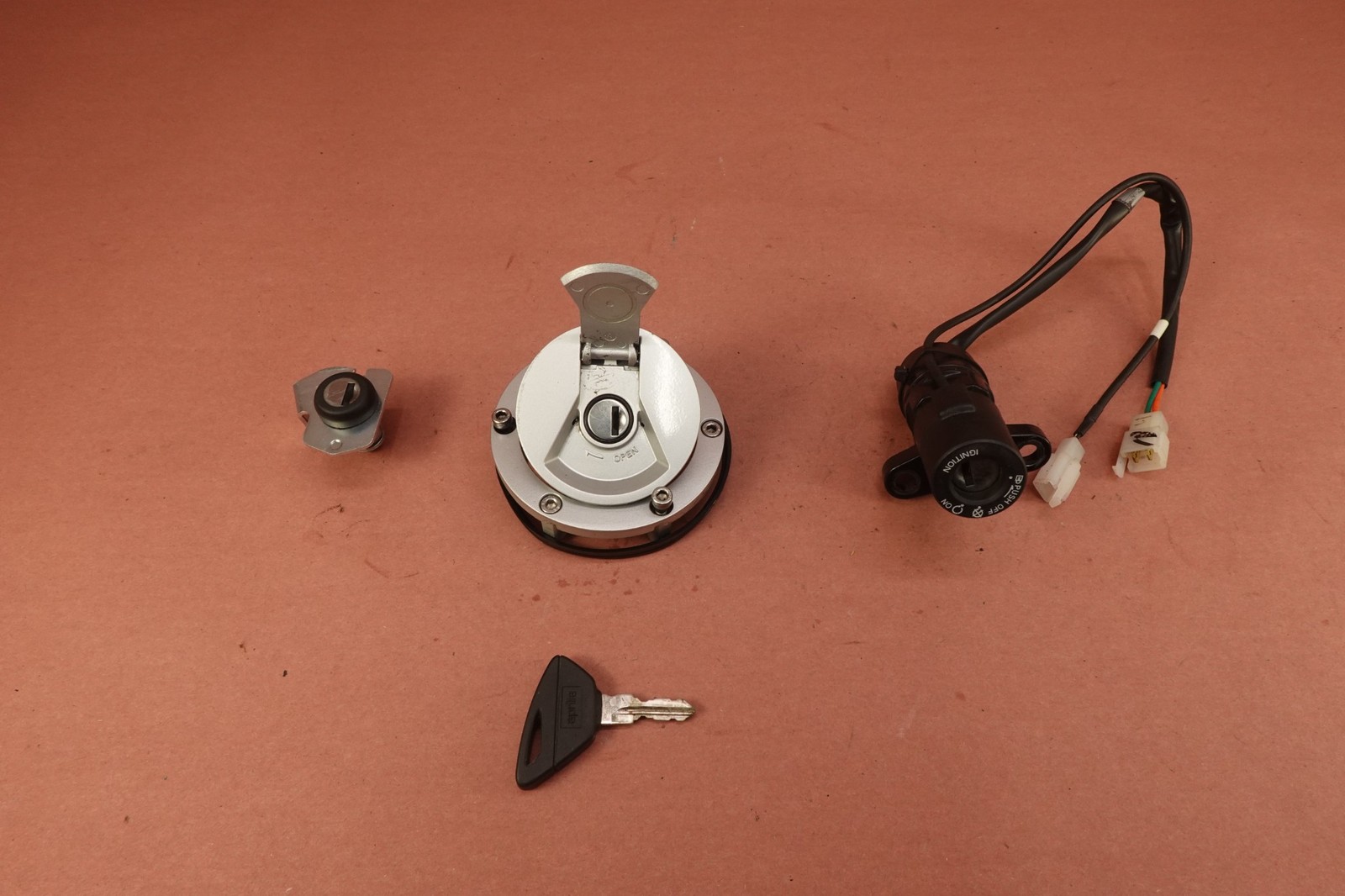 25-2026 APRILIA RS660 RS 660 Ignition Lock Key Set Gas Cap
