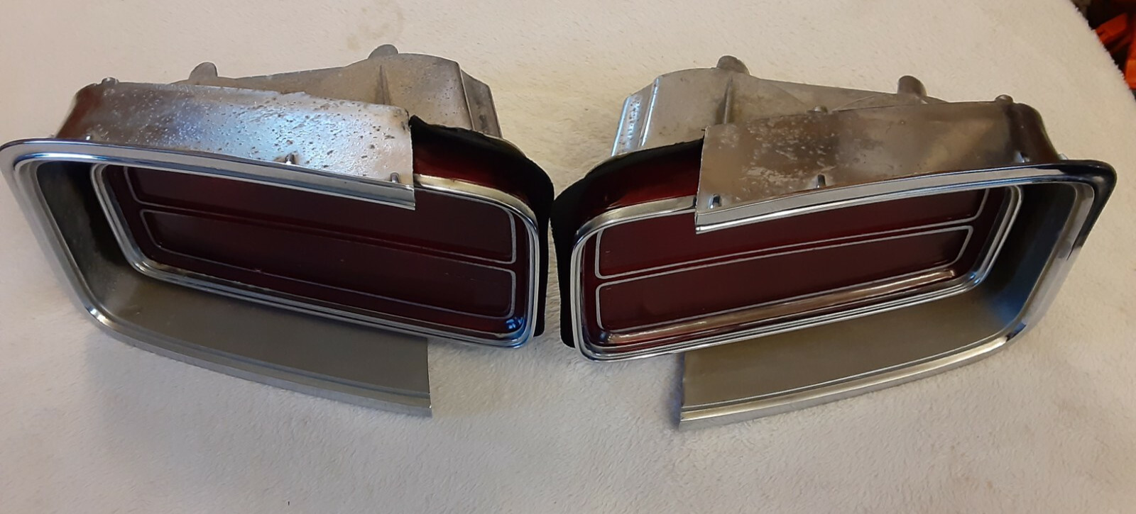 ** (2) VTG 1974-1976 Chrysler Newport Taillight Assemblies 3728038-37280389 ** (2) VTG 1974-1976 Chrysler Newport Taillight Assemblies 3728038-37280389