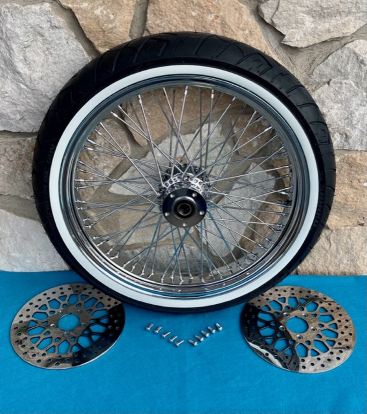 21X3.5 60 SPOKE FRONT WHEEL 120/70-21 SHINKO WHITE TIRE ABS HARLEY TOURING 08-UP 21X3.5 60 SPOKE FRONT WHEEL 120/70-21 SHINKO WHITE TIRE ABS HARLEY TOURING 08-UP