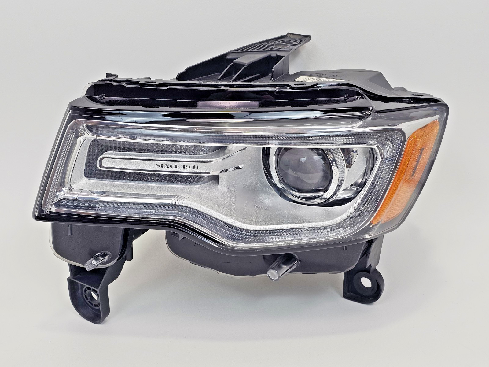 COMPLETE 2014-2016 JEEP GRAND CHEROKEE LEFT XENON NON-AFS CHROME HEADLIGHT OEM COMPLETE 2014-2016 JEEP GRAND CHEROKEE LEFT XENON NON-AFS CHROME HEADLIGHT OEM