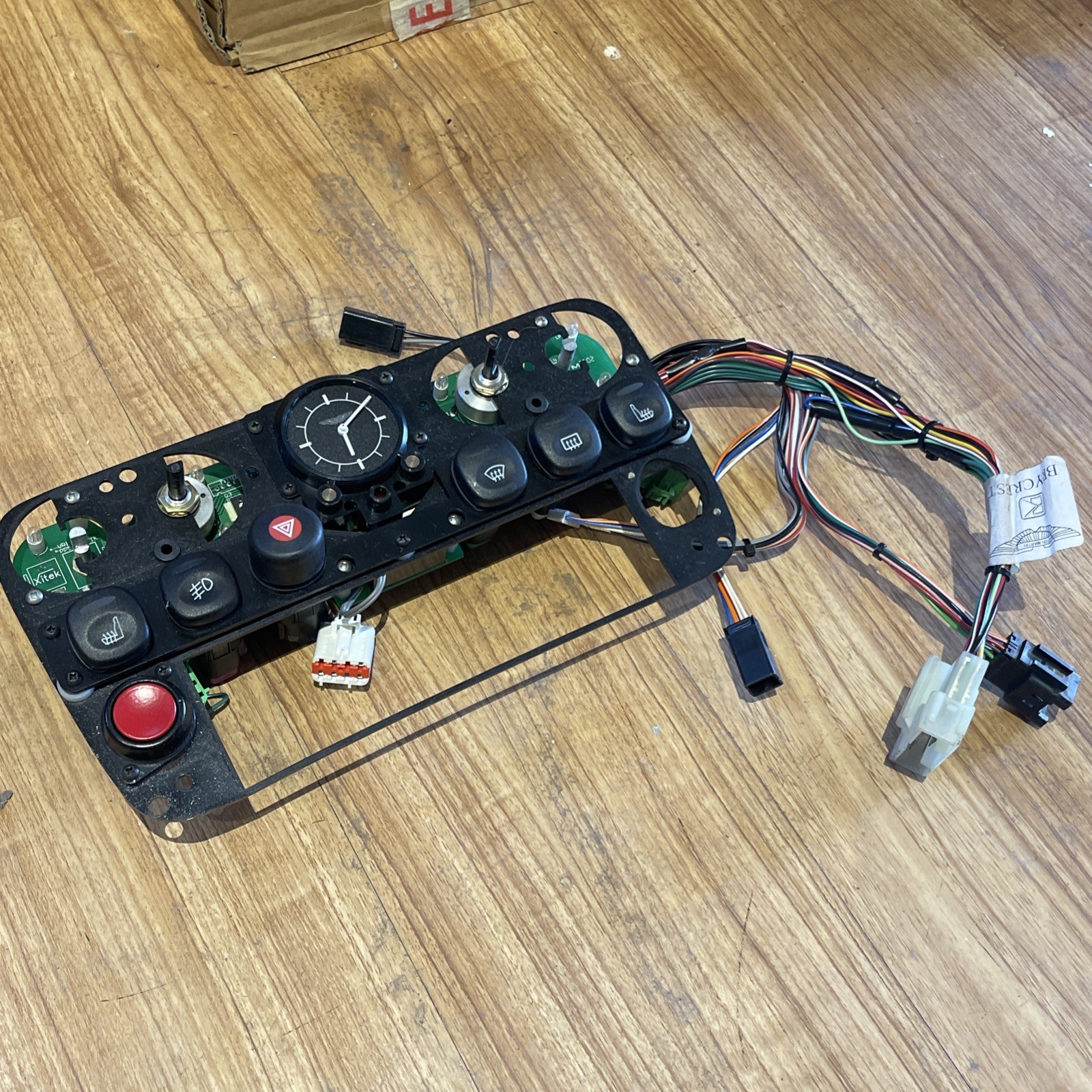 1999–2003 Aston Martin center dashboard control assembly DB7 Vantage V12 1999–2003 Aston Martin center dashboard control assembly DB7 Vantage V12