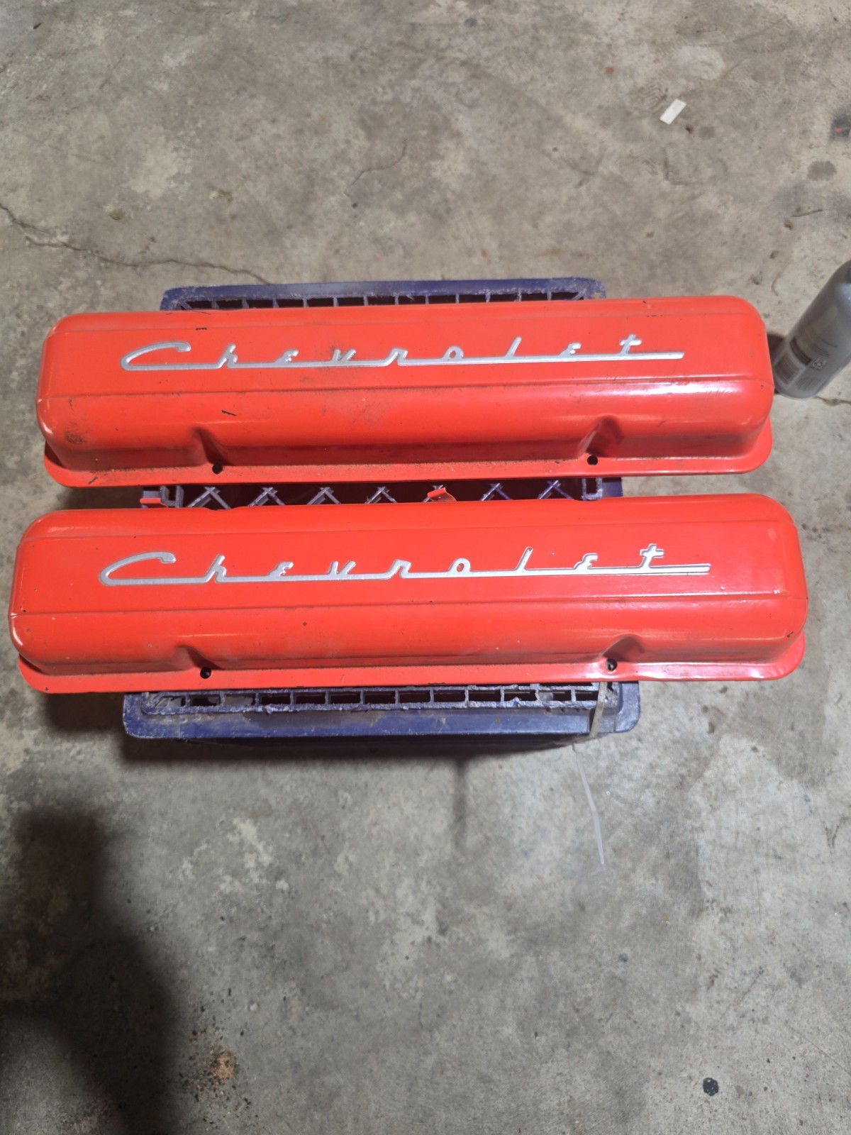 1955 56 57 58 59 Chevy v8 Valve Covers Bel Air 210 150 pair OEM script staggerd 1955 56 57 58 59 Chevy v8 Valve Covers Bel Air 210 150 pair OEM script staggerd