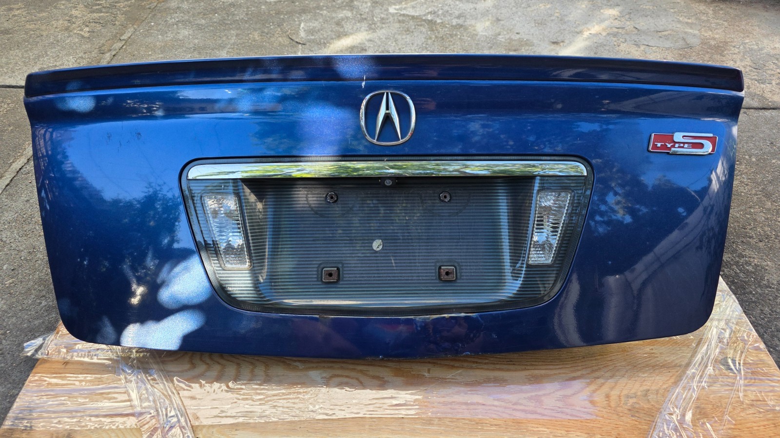 2007-2008 Acura TL Type-S Decklid Deck Lid Trunk Lid, KBP B546P USED 2007-2008 Acura TL Type-S Decklid Deck Lid Trunk Lid, KBP B546P USED