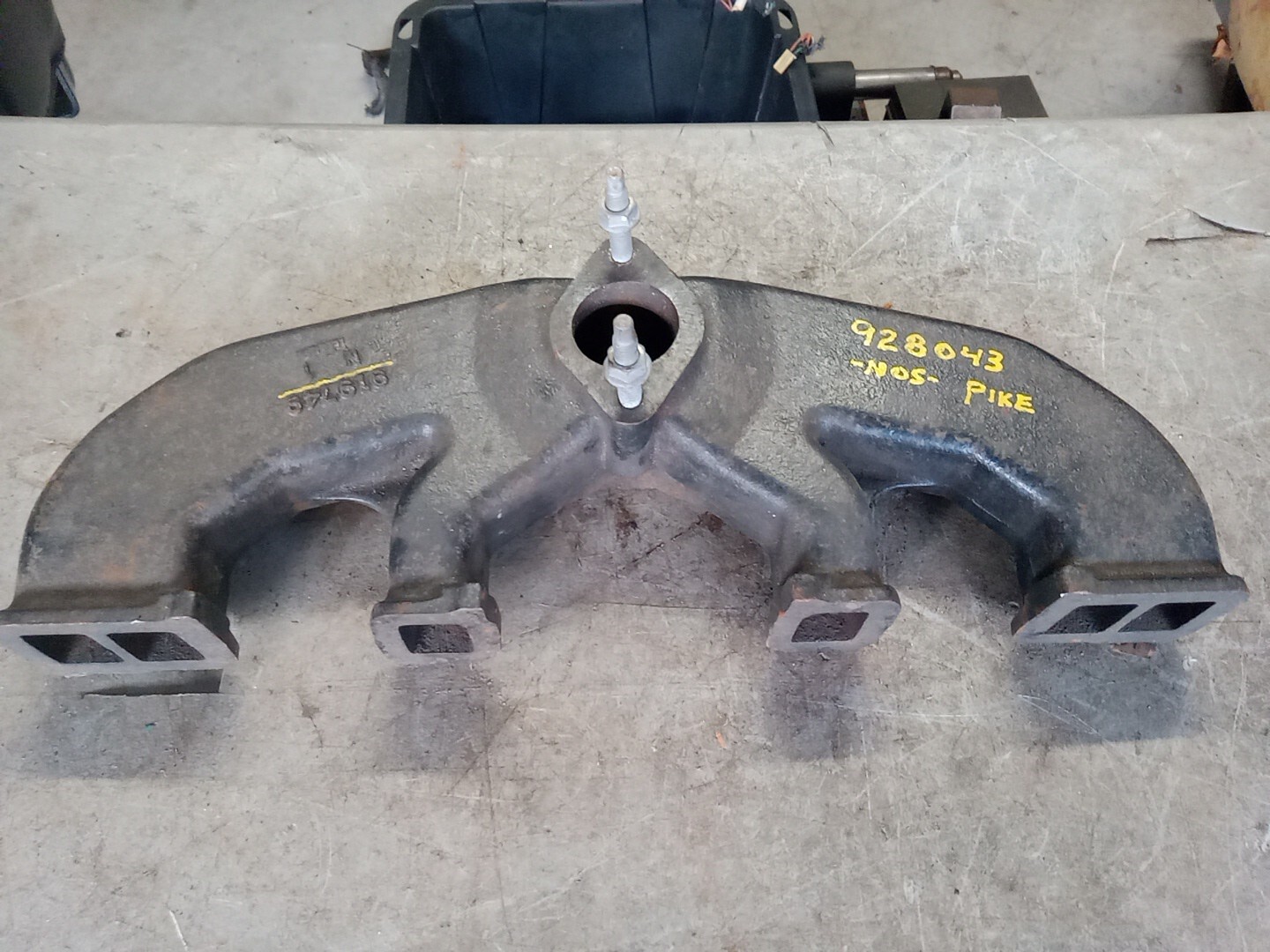 JEEP 6-226 Intake Manifold 928043 919749 NOS JEEP 6-226 Intake Manifold 928043 919749 NOS