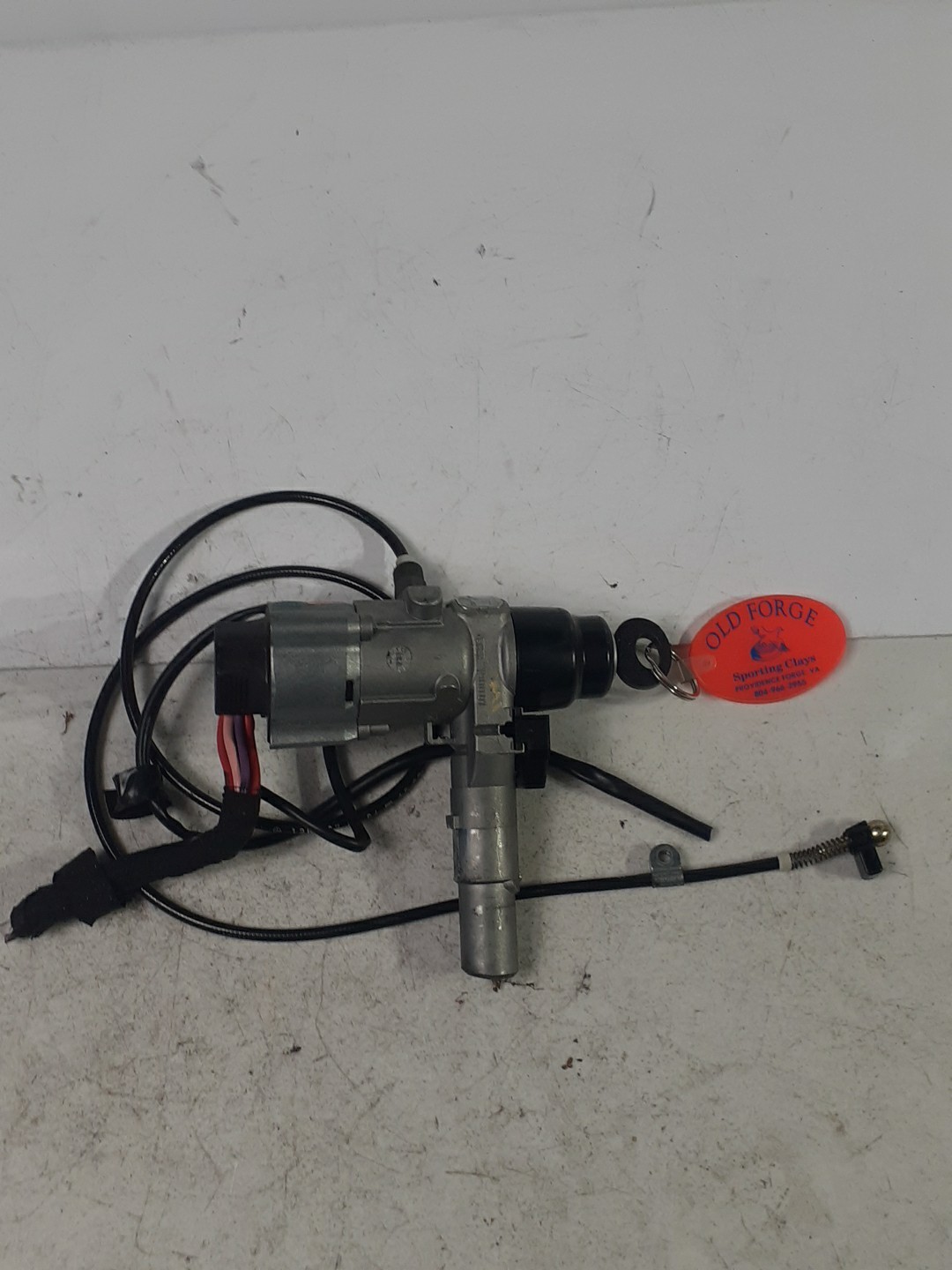 86-91 Mercedes-Benz 560 SEL Ignition Cylinder Switch W\Key OEM 124 460 03 04 86-91 Mercedes-Benz 560 SEL Ignition Cylinder Switch W\Key OEM 124 460 03 04