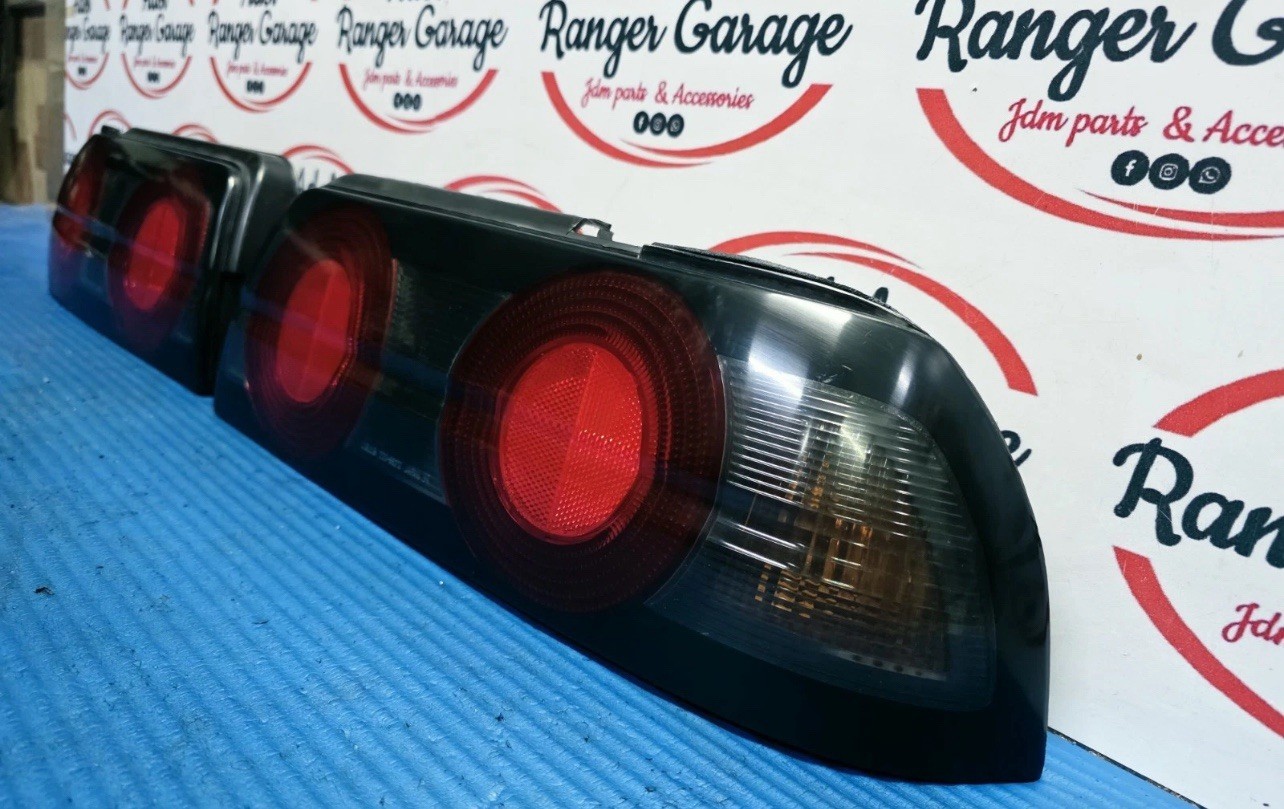 JDM 1994 to 1998 Nissan Skyline R33 Sedan S1 Rear Tail Light Pair 2