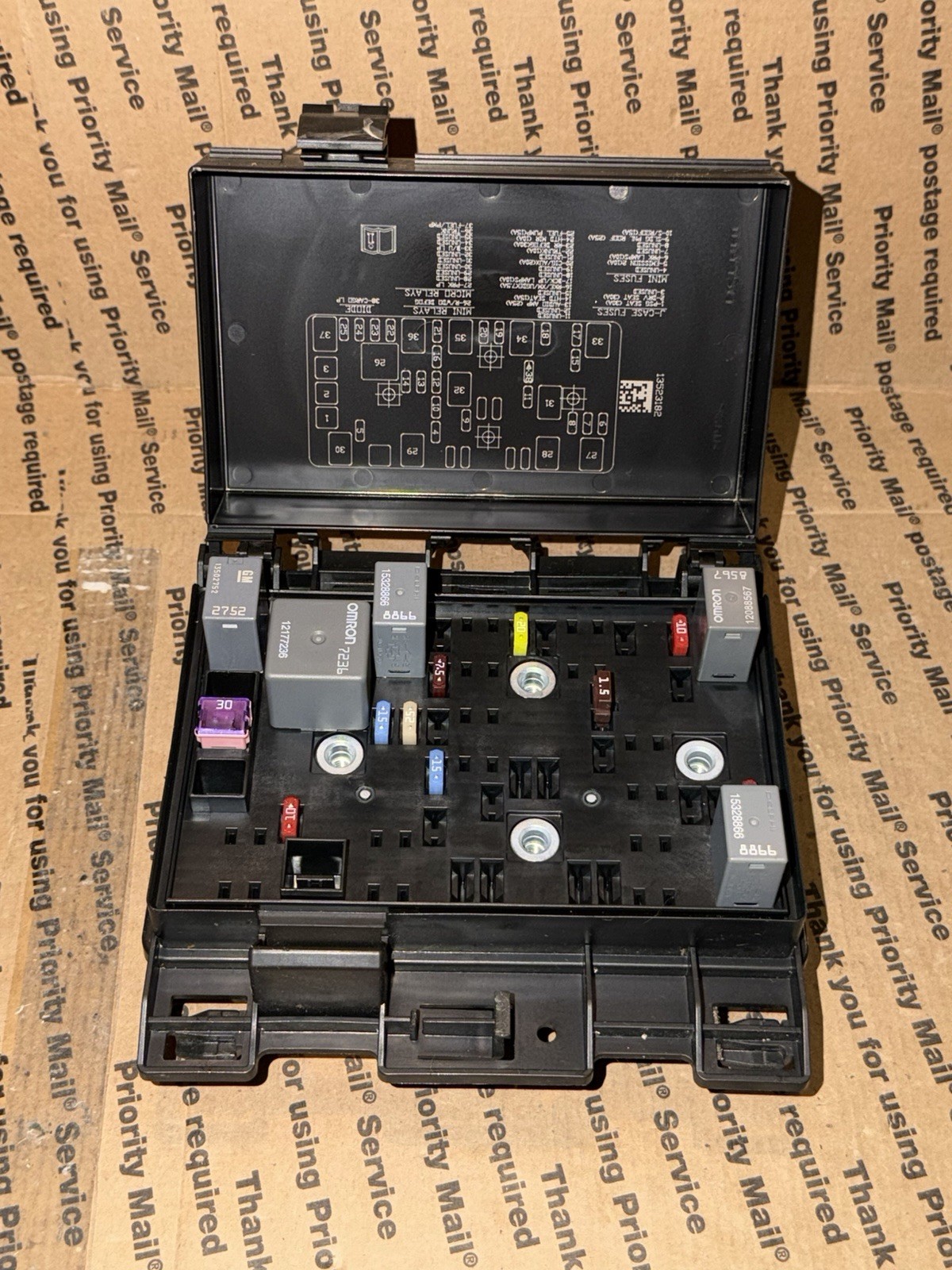 25892086  2008 Saturn Aura NO Sunroof OEM Interior Cabin Fuse Box Block
