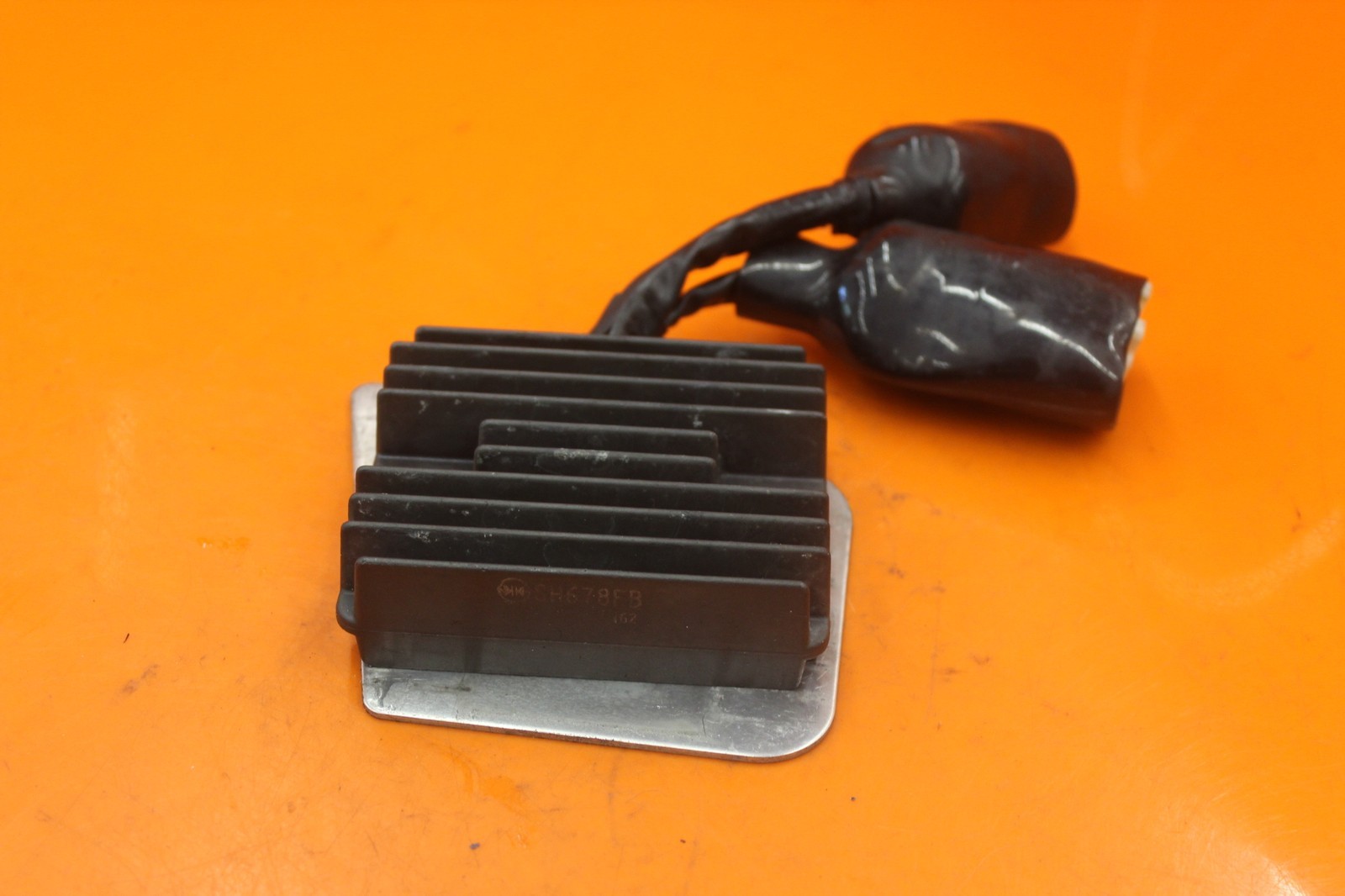 04-05 HONDA CBR1000RR OEM RECTIFIER VOLTAGE REGULATOR W MOUNT PLATE