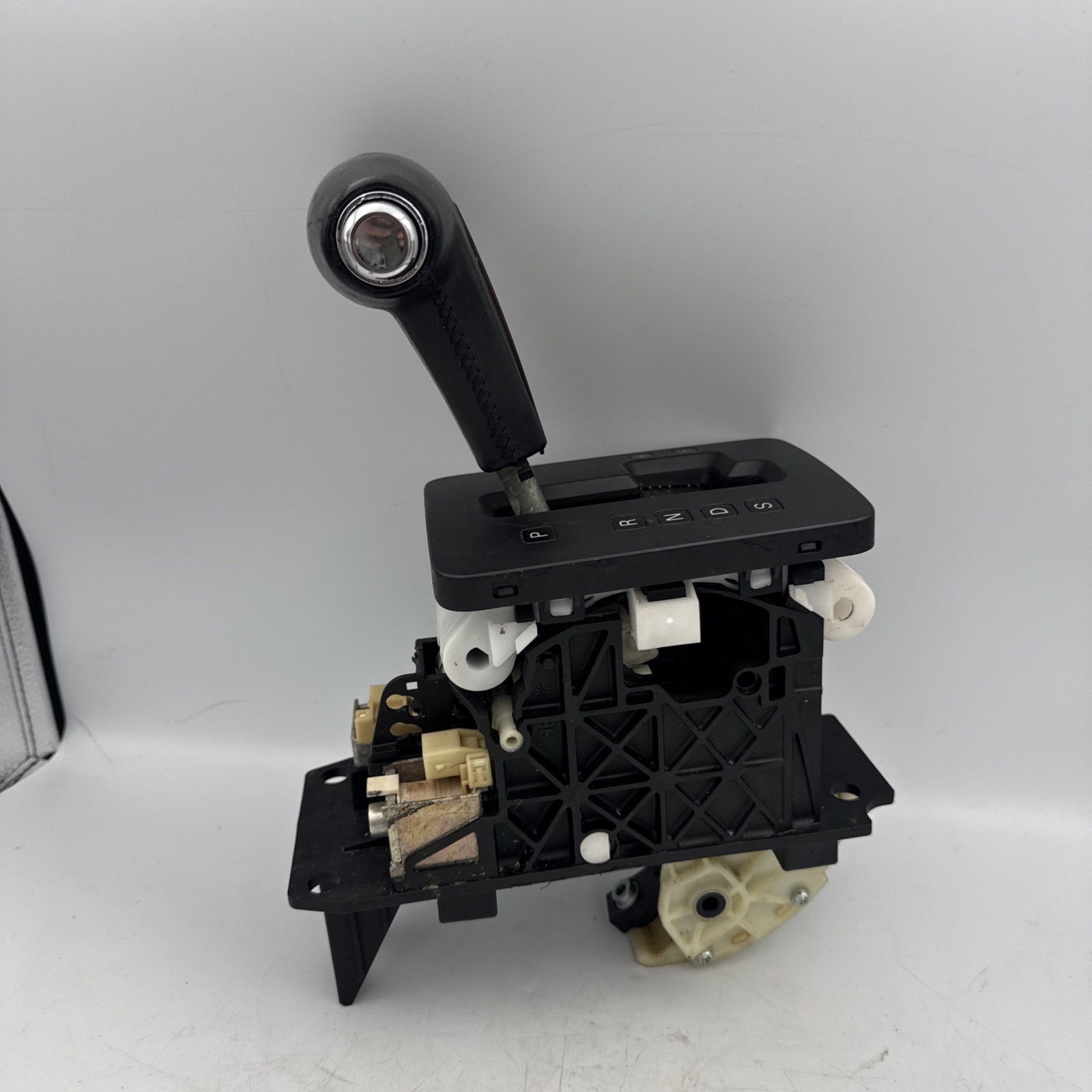 2004-2010 VW Touareg V6 V8 Automatic Floor Shifter Selector OEM