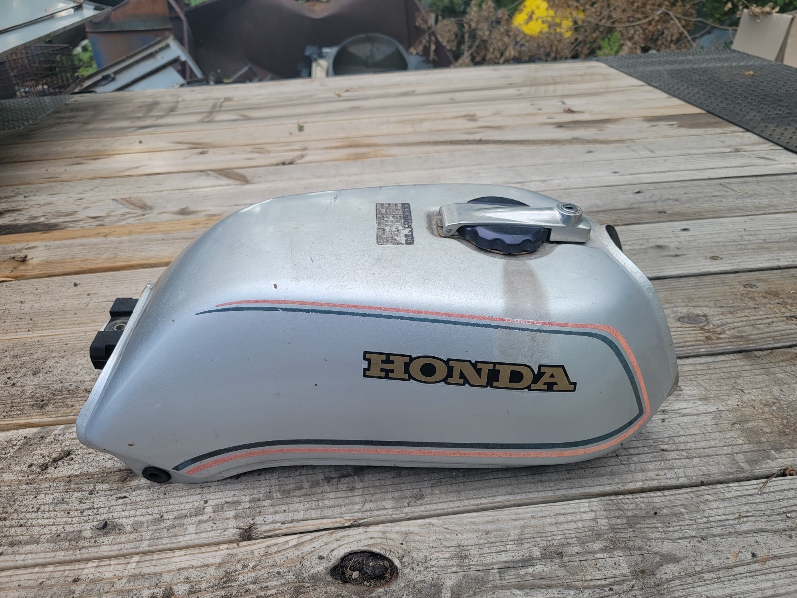 Honda CB400T Hawk Fuel Tank with Cap and Lock Good Condition 1980 Honda CB400T Hawk Fuel Tank with Cap and Lock Good Condition 1980
