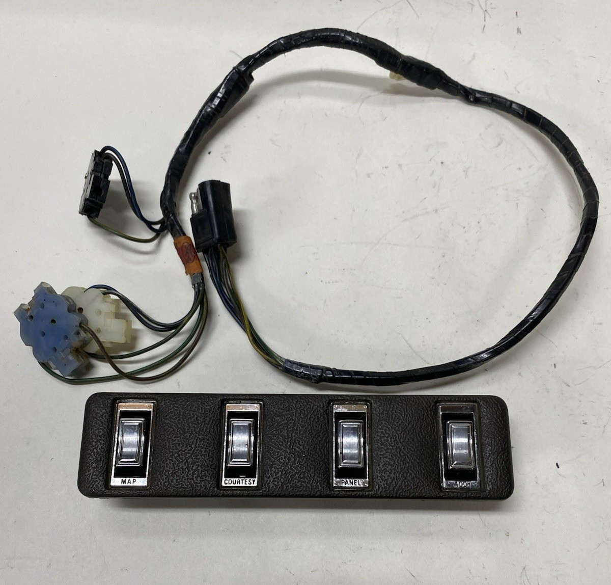 1969 1970 MERCURY COUGAR XR7 XR-7 Dash Courtesy Light Rocker Switch Panel 1969 1970 MERCURY COUGAR XR7 XR-7 Dash Courtesy Light Rocker Switch Panel