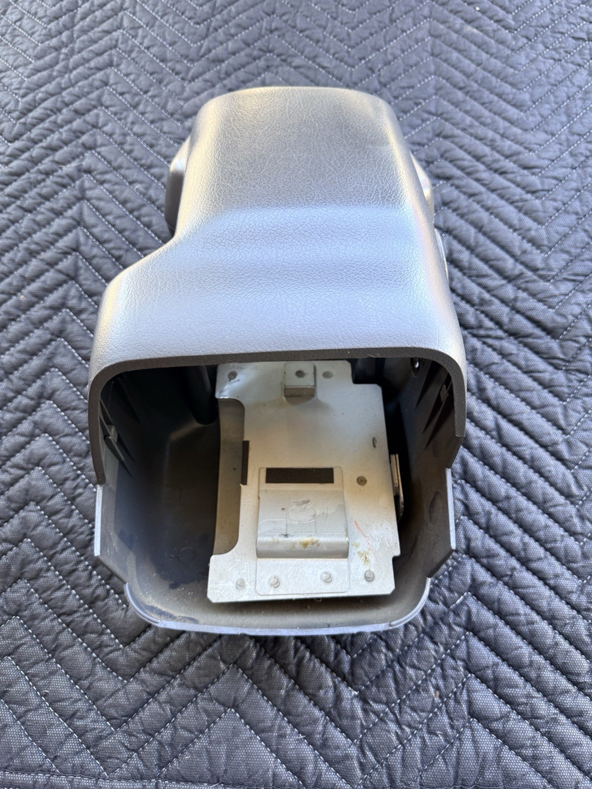 1994 1995 Nissan Pathfinder D21 Steering Column Cover GRAY (READ - DAMAGE) 1994 1995 Nissan Pathfinder D21 Steering Column Cover GRAY (READ - DAMAGE)