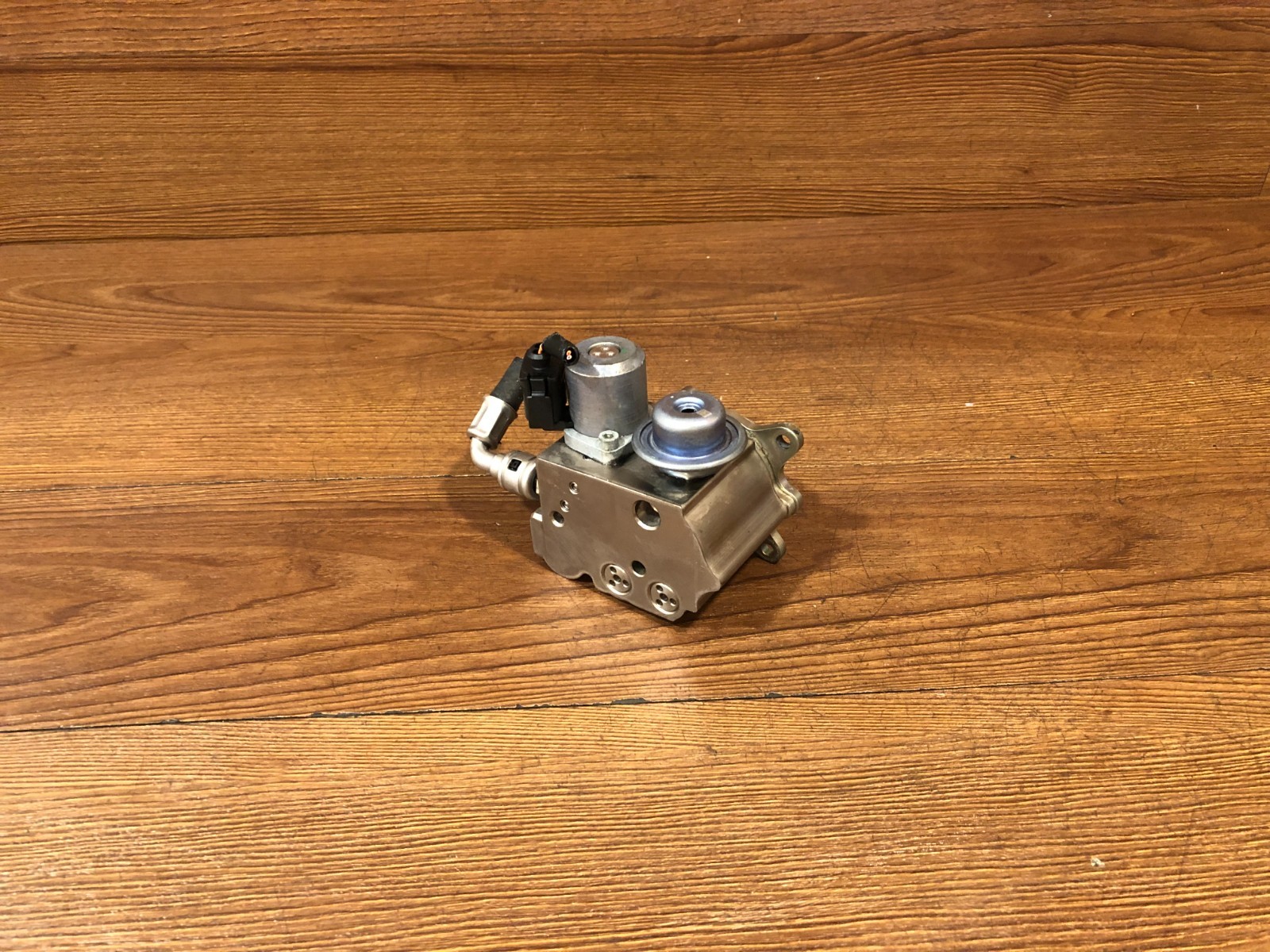 2007-2012 MINI COOPER S TURBO R56 R57 R58 R55 ENGINE HIGH PRESSURE FUEL PUMP OEM