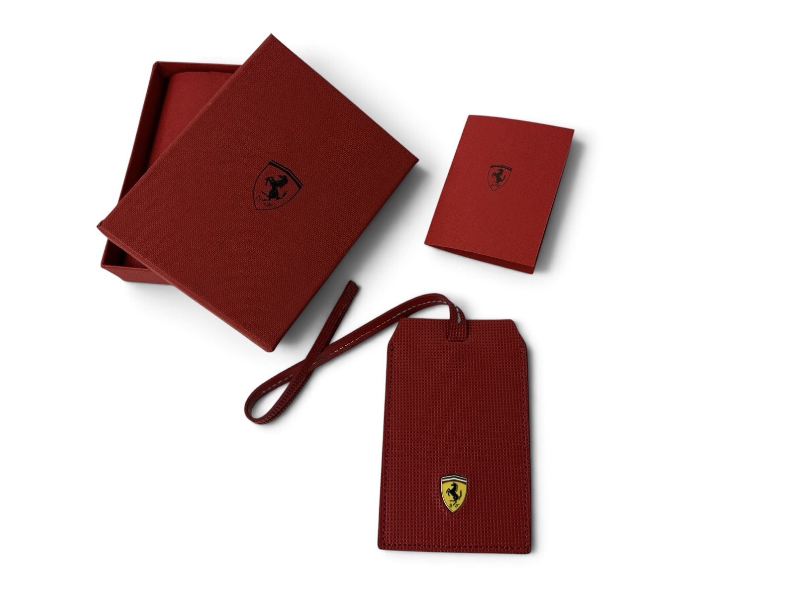 FERRARI RED LEATHER LUGGAGE TAG | FERRARI F1 CLUB | LIMITED | MADE IN ITALY FERRARI RED LEATHER LUGGAGE TAG | FERRARI F1 CLUB | LIMITED | MADE IN ITALY