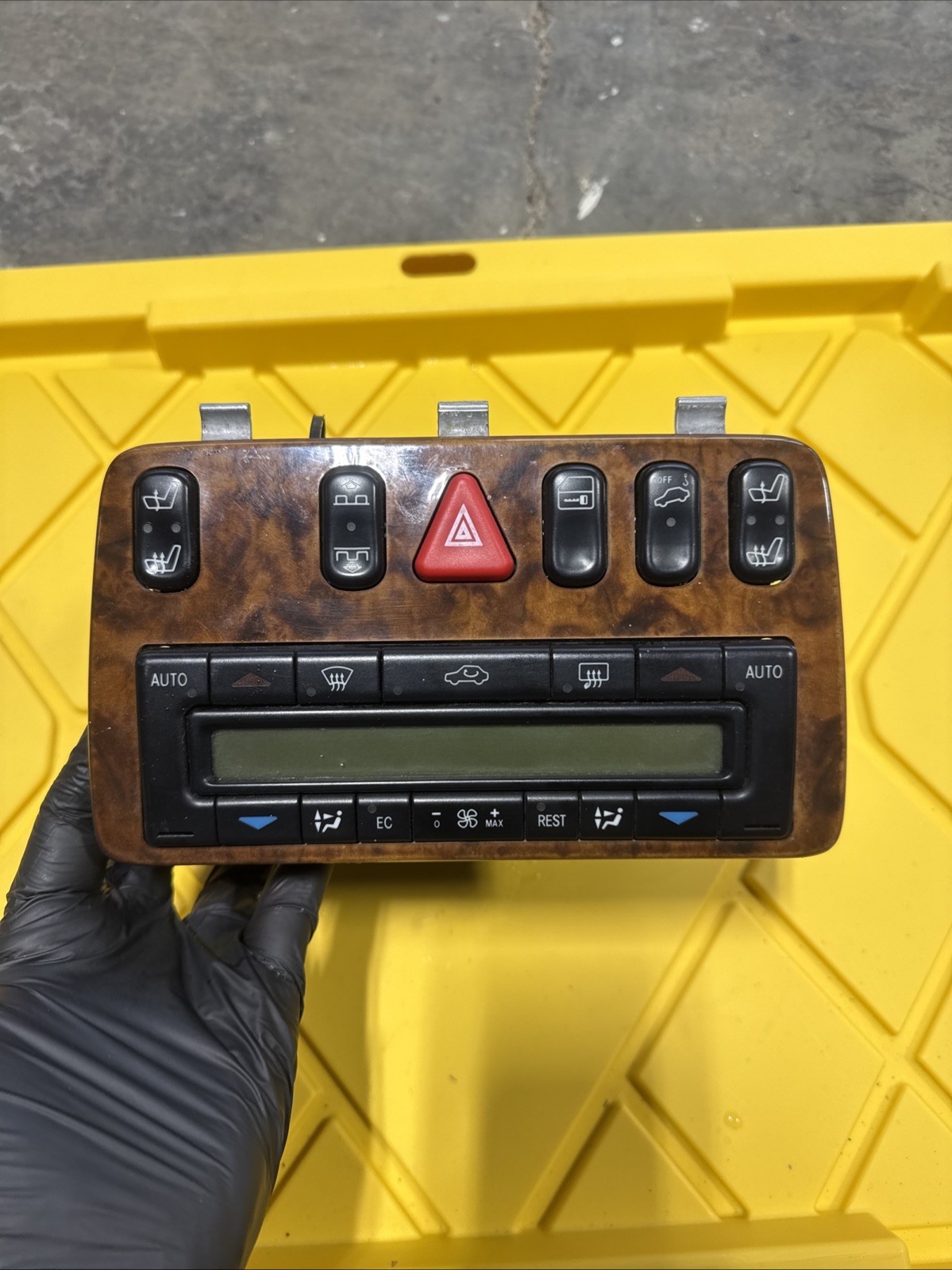98 99 00 01 02 MERCEDES CLK320 AC HEATER CLIMATE CONTROL SWITCH A1408302685 OEM 98 99 00 01 02 MERCEDES CLK320 AC HEATER CLIMATE CONTROL SWITCH A1408302685 OEM