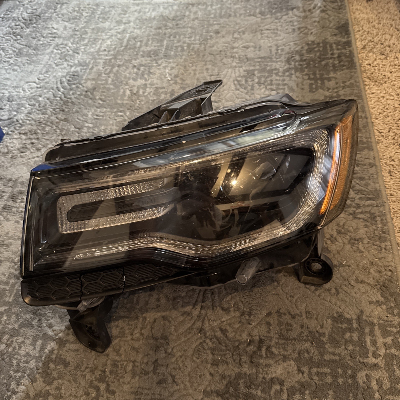 2014 2016 JEEP GRAND CHEROKEE LEFT SIDE HEADLIGHT OEM 2014 2016 JEEP GRAND CHEROKEE LEFT SIDE HEADLIGHT OEM