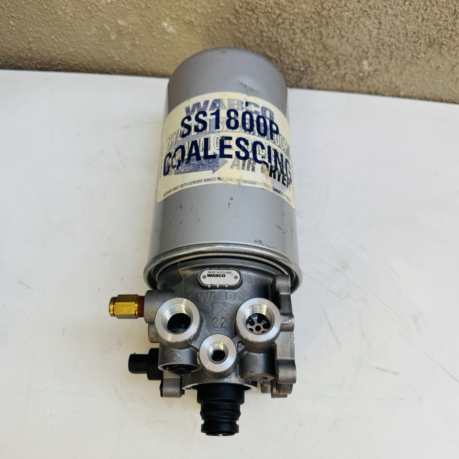 Wabco 4324210540 SS1800 P 12 V A/D Air Dryer Wabco 4324210540 SS1800 P 12 V A/D Air Dryer