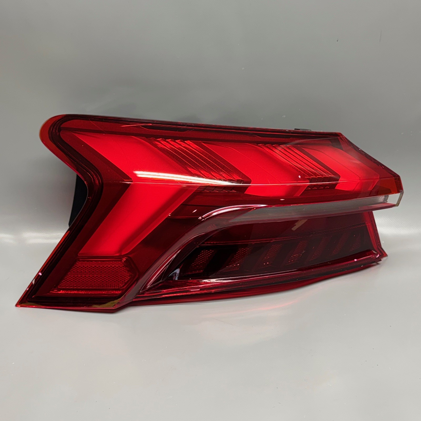 AUDI E-TRON GT TAIL LIGHT LEFT DRIVER 2022 2023 2024 OEM 4J3945091A