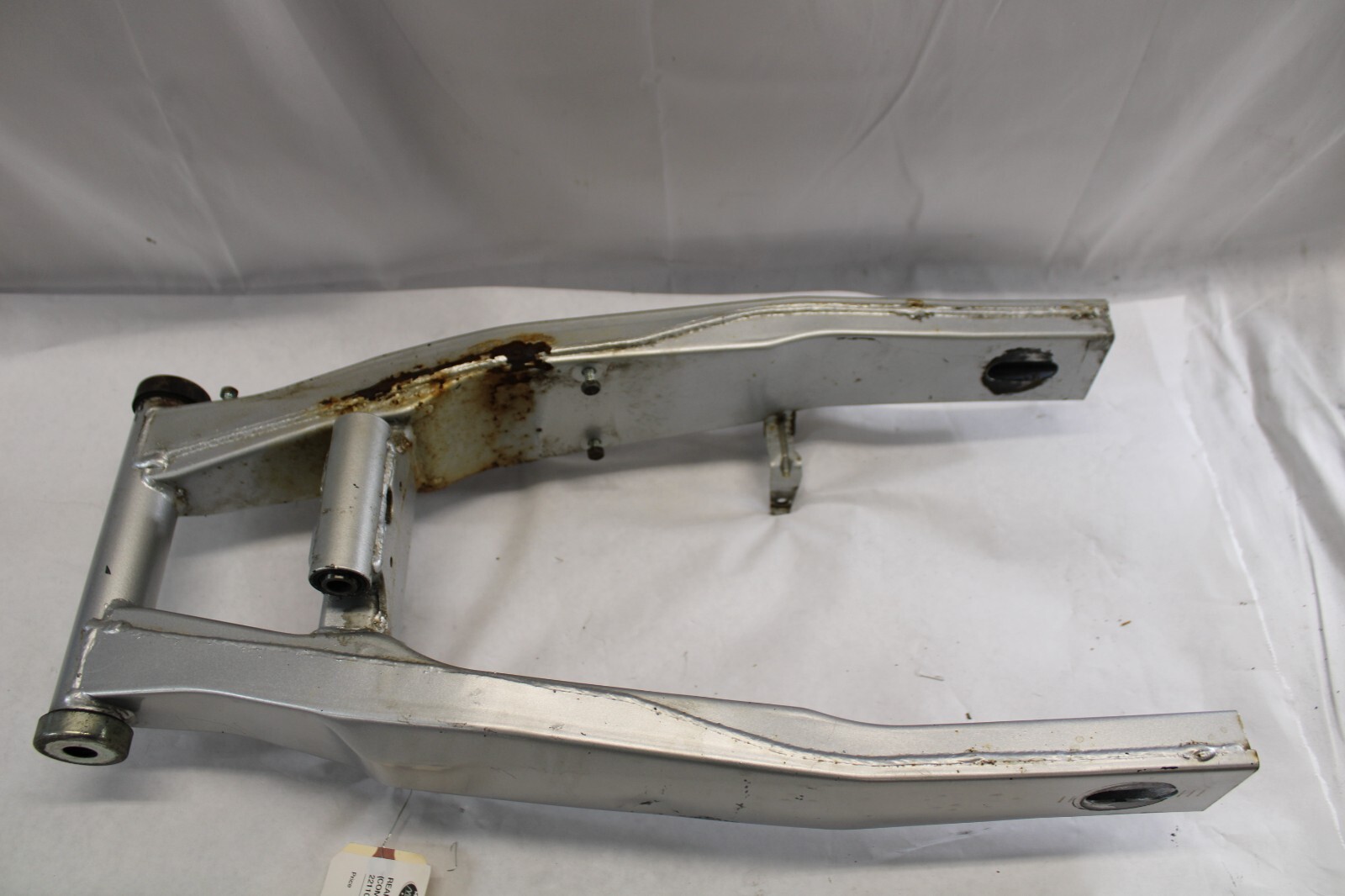 REAR ARM COMP. (COMPETITION SILVER) 3HH-22110-00-T9 1994 YAMAHA FZR600R REAR ARM COMP. (COMPETITION SILVER) 3HH-22110-00-T9 1994 YAMAHA FZR600R