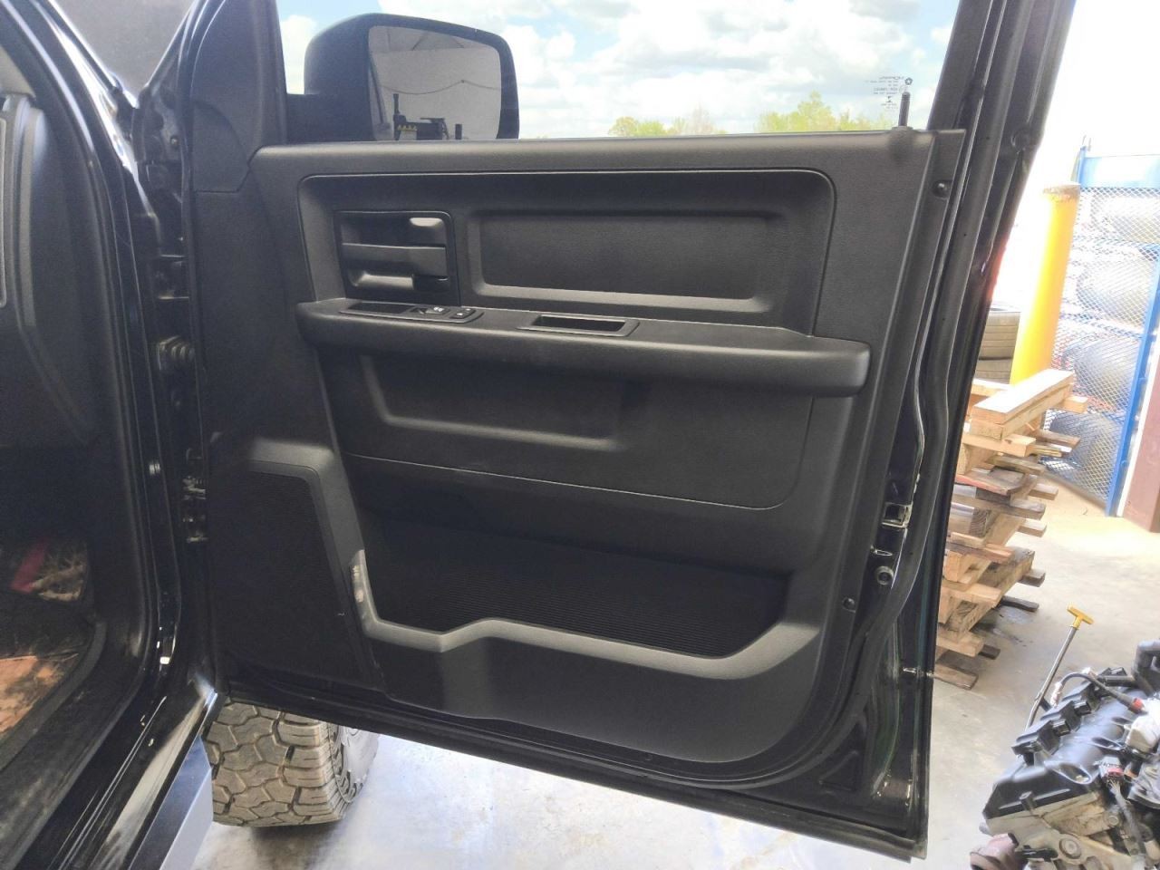 TDODR1500 2022 Front Door Trim Panel 751167