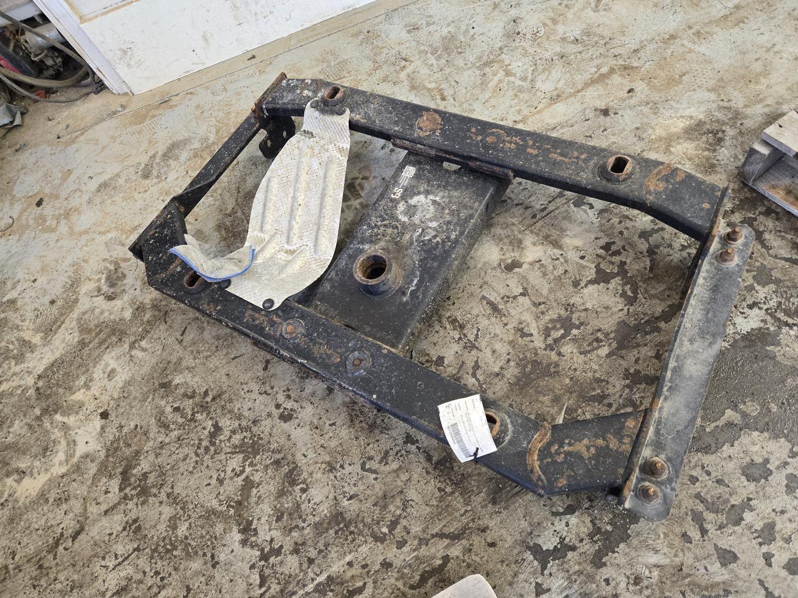 2015-2019 GM 2500-3500 Trucks OEM Gooseneck Trailer Hitch, Black, ID 84164445
