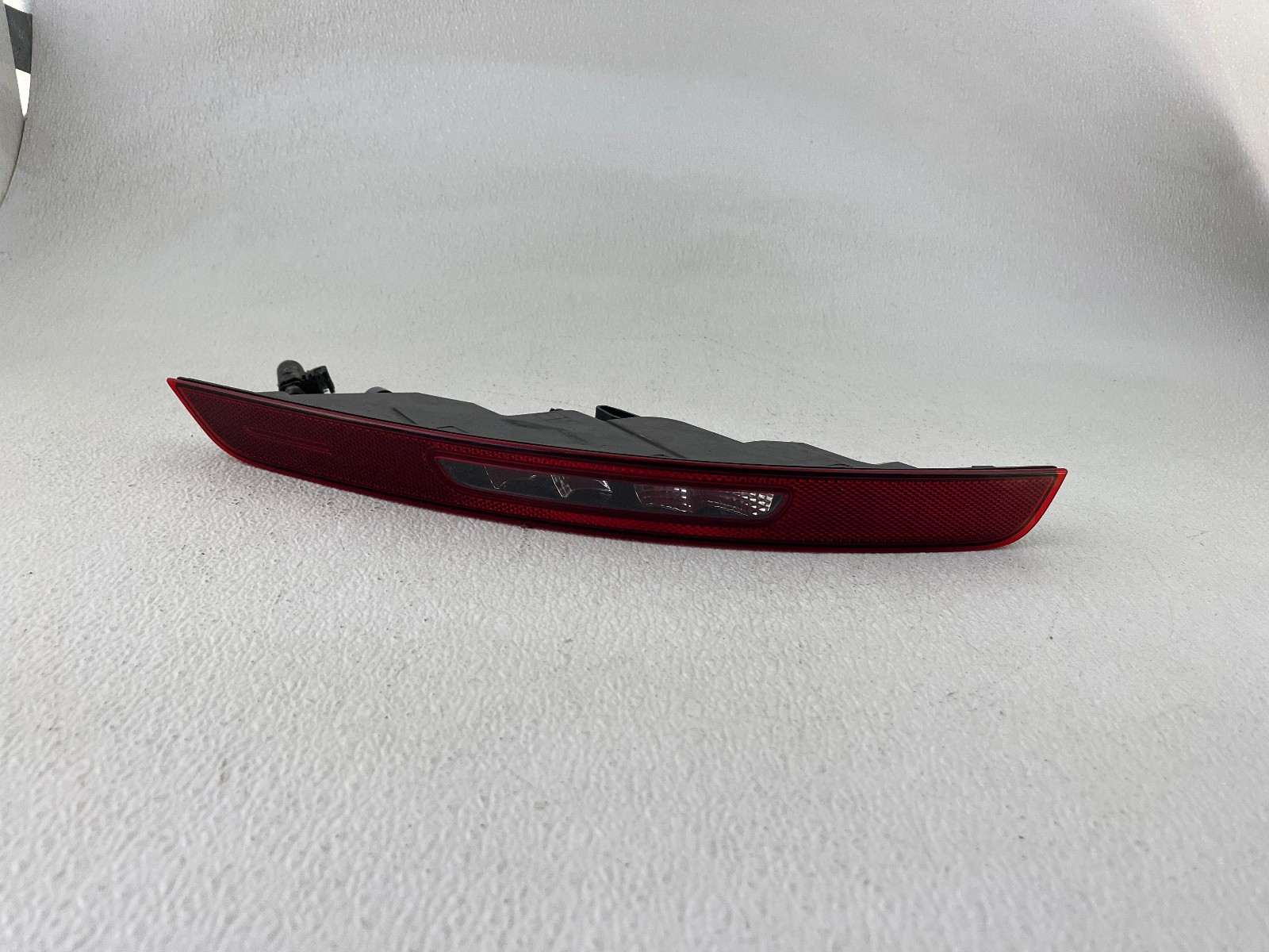 OEM| 2015-2021 Porsche Macan Rear Bumper Reflector Light (Right,Passenger) OEM| 2015-2021 Porsche Macan Rear Bumper Reflector Light (Right,Passenger)