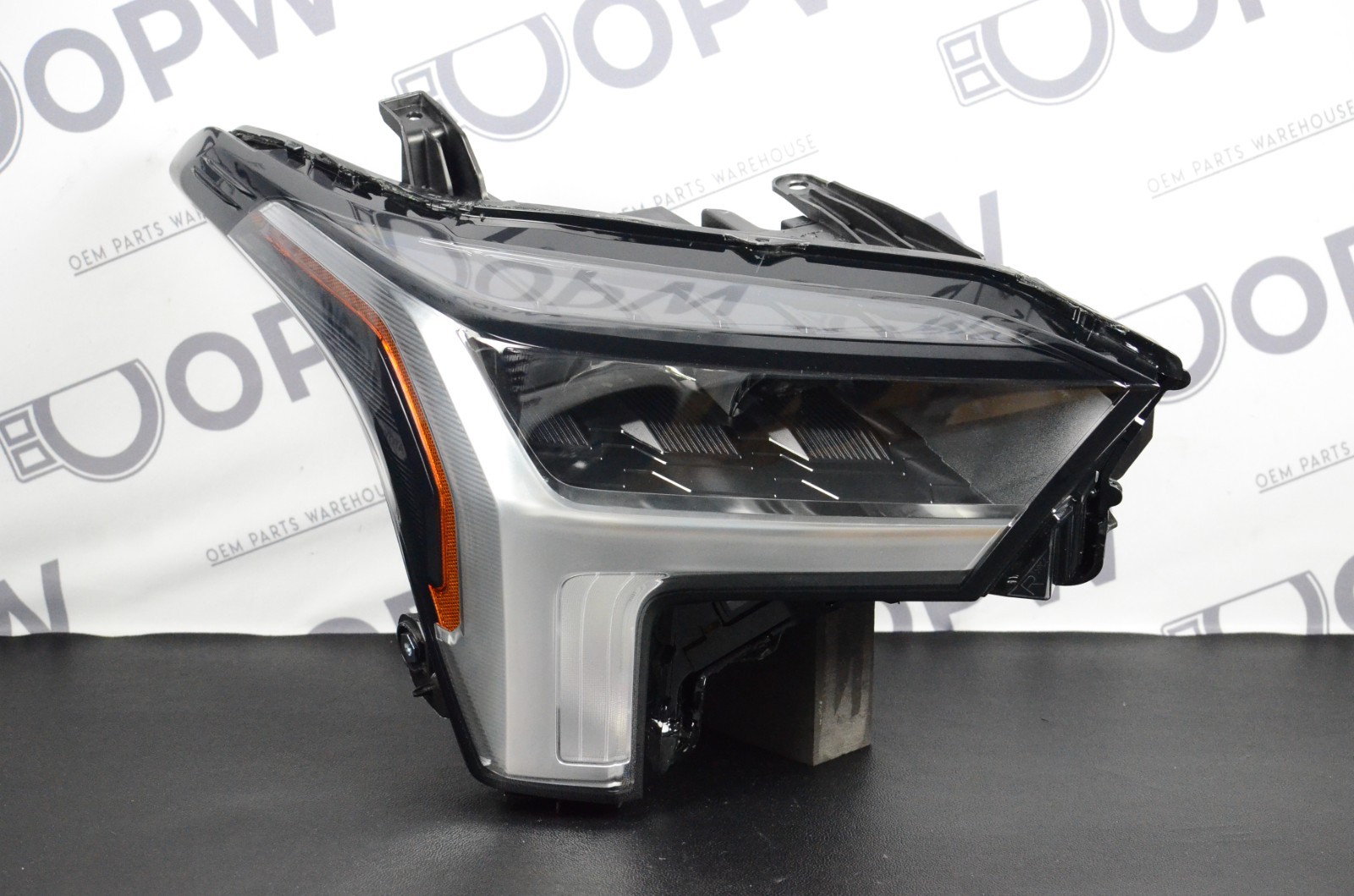 Perfect Genuine 2022-2026 Toyota Tundra LED Headlight Right Passenger Side OEM