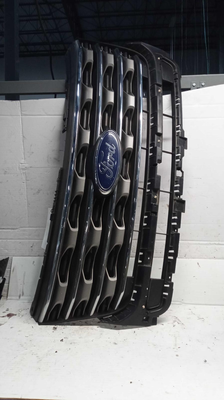 2016 Ford Explorer Grille OEM White Used FB5Z8200AC, Paint Peeling Spot