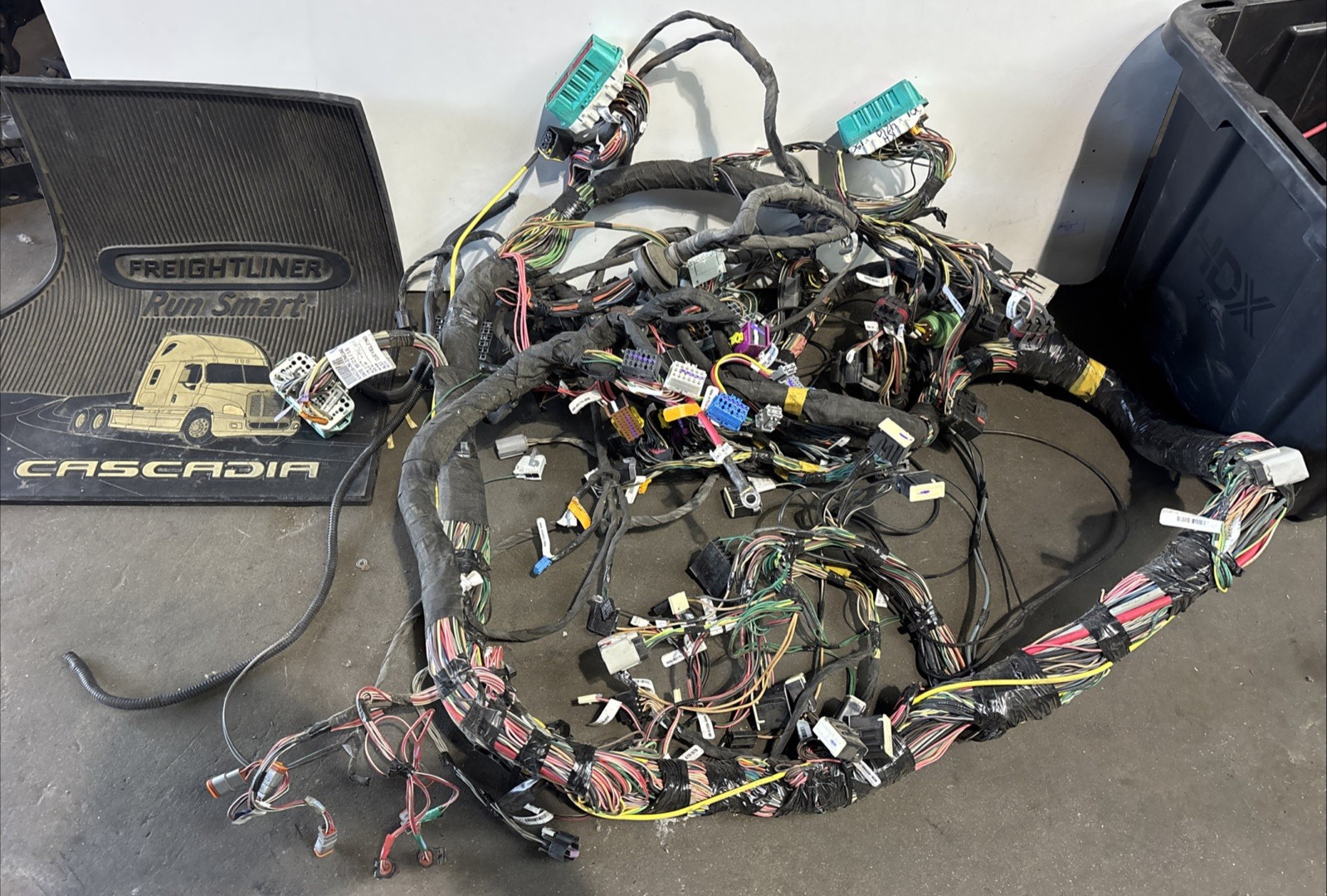 2018-2025 FREIGHTLINER CASCADIA MAIN CAB DASHBOARD WIRING HARNESS OEM KH4210 2018-2025 FREIGHTLINER CASCADIA MAIN CAB DASHBOARD WIRING HARNESS OEM KH4210