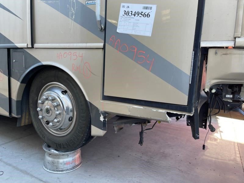 06 Fleetwood Expedition RV USED RH Right Front Wheel Fender Skirt Panel (CRACKED