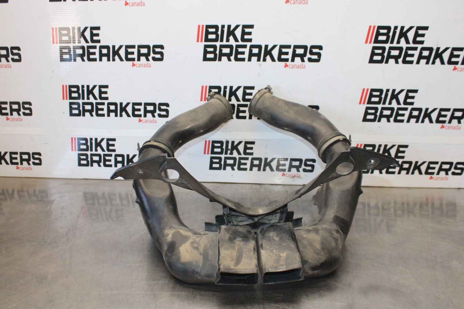 03-04 YAMAHA YZF R6 RIGHT LEFT AIR INTAKE DUCTS BB890