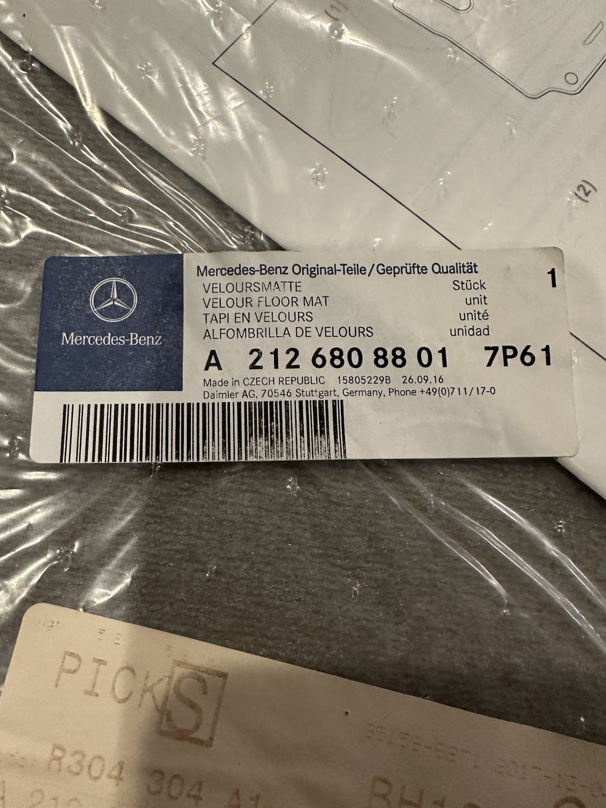Genuine Mercedes E-Class Carpeted Floor Mats Cloth Grey Set OE 21268088017P61 Genuine Mercedes E-Class Carpeted Floor Mats Cloth Grey Set OE 21268088017P61