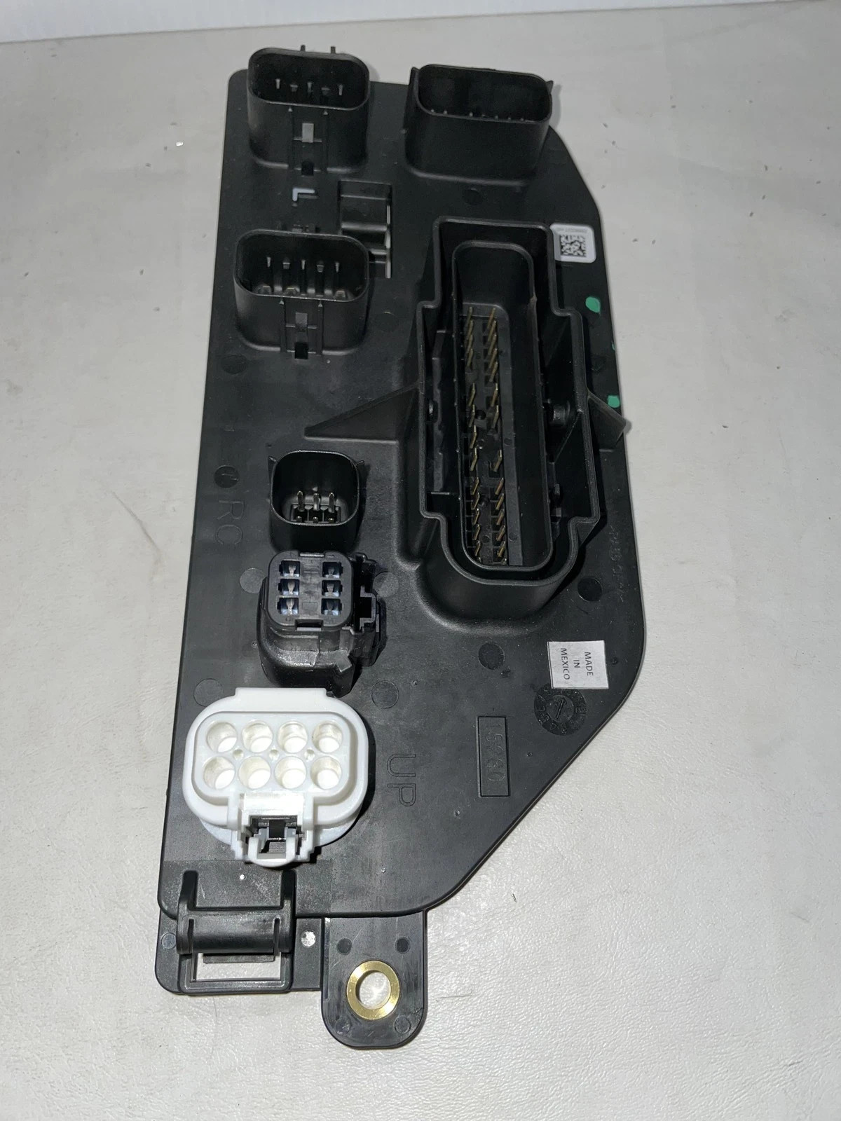 2014-2015 SILVERADO SIERRA REAR WIRING HARNESS JUNCTION BLOCK NEW GM # 23208491