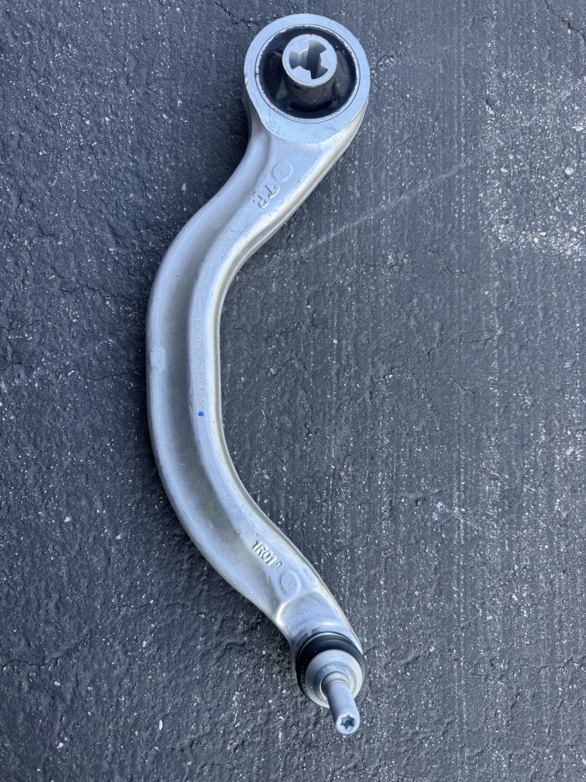 OEM 2020-2025 Tesla Model Y/3 Front Right Side Lower Control Arm 1044359-00-A OEM 2020-2025 Tesla Model Y/3 Front Right Side Lower Control Arm 1044359-00-A