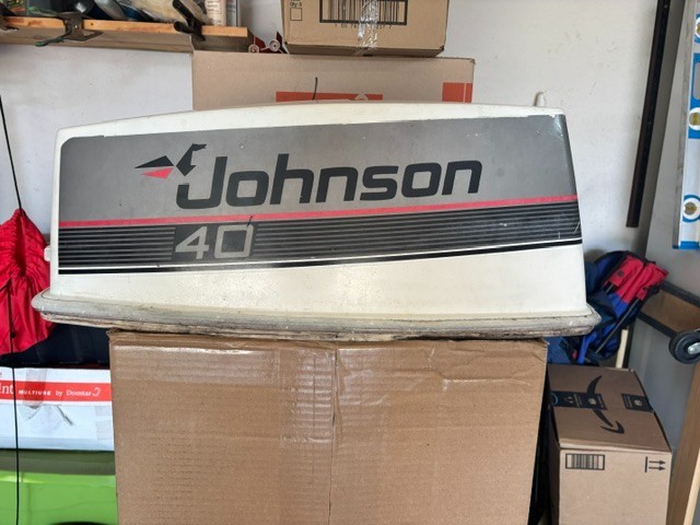 1987 40hp Johnson top engine cowling - very nice 1987 40hp Johnson top engine cowling - very nice