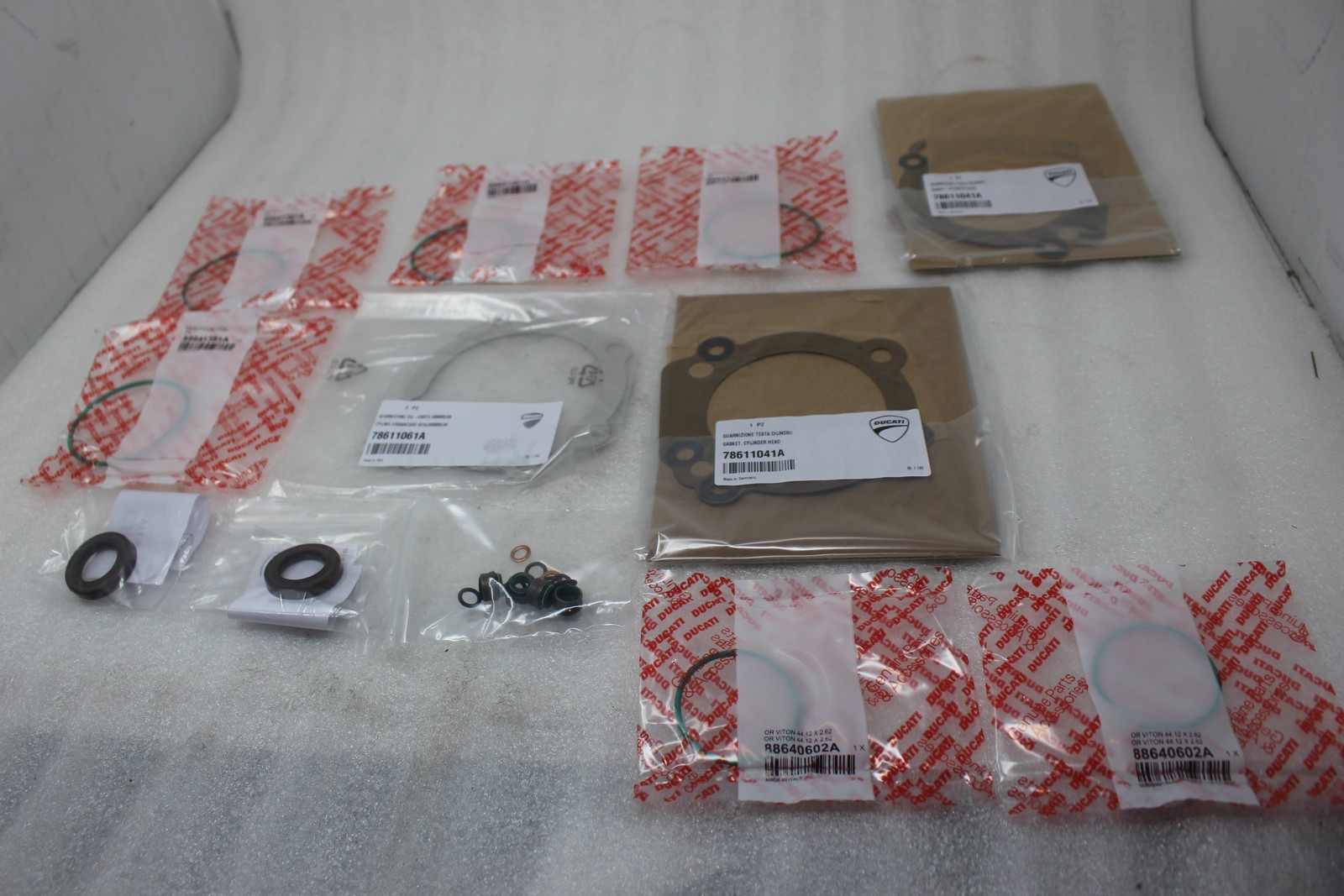 79120461A NEW OEM 2009-2012 DUCATI MONSTER HYPERMOTARD HEAD CYLINDER GASKETS SET